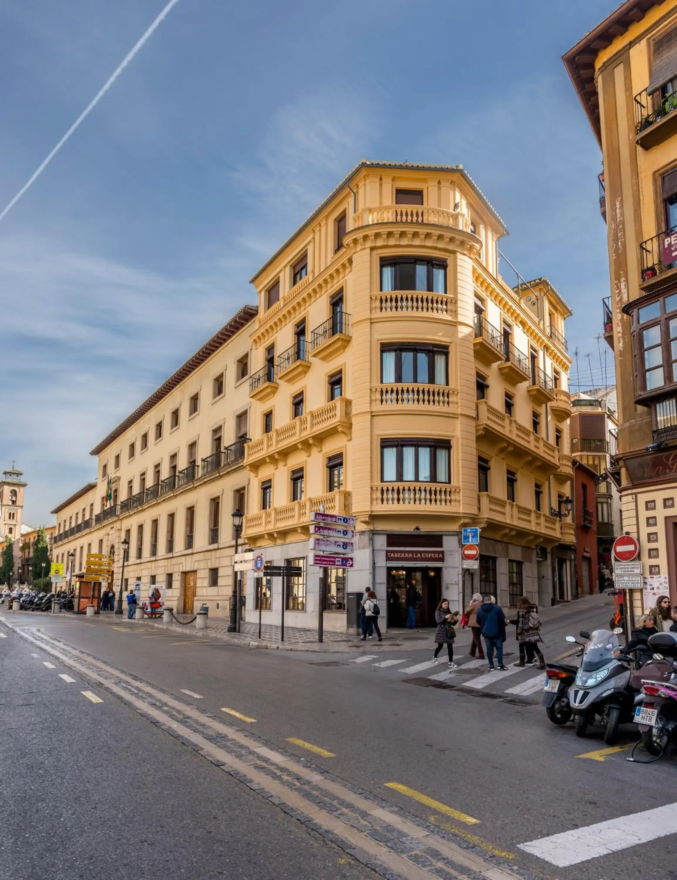 Facade/entrance in AMC Granada Hostal Facade/entrance in AMC Granada Hostal