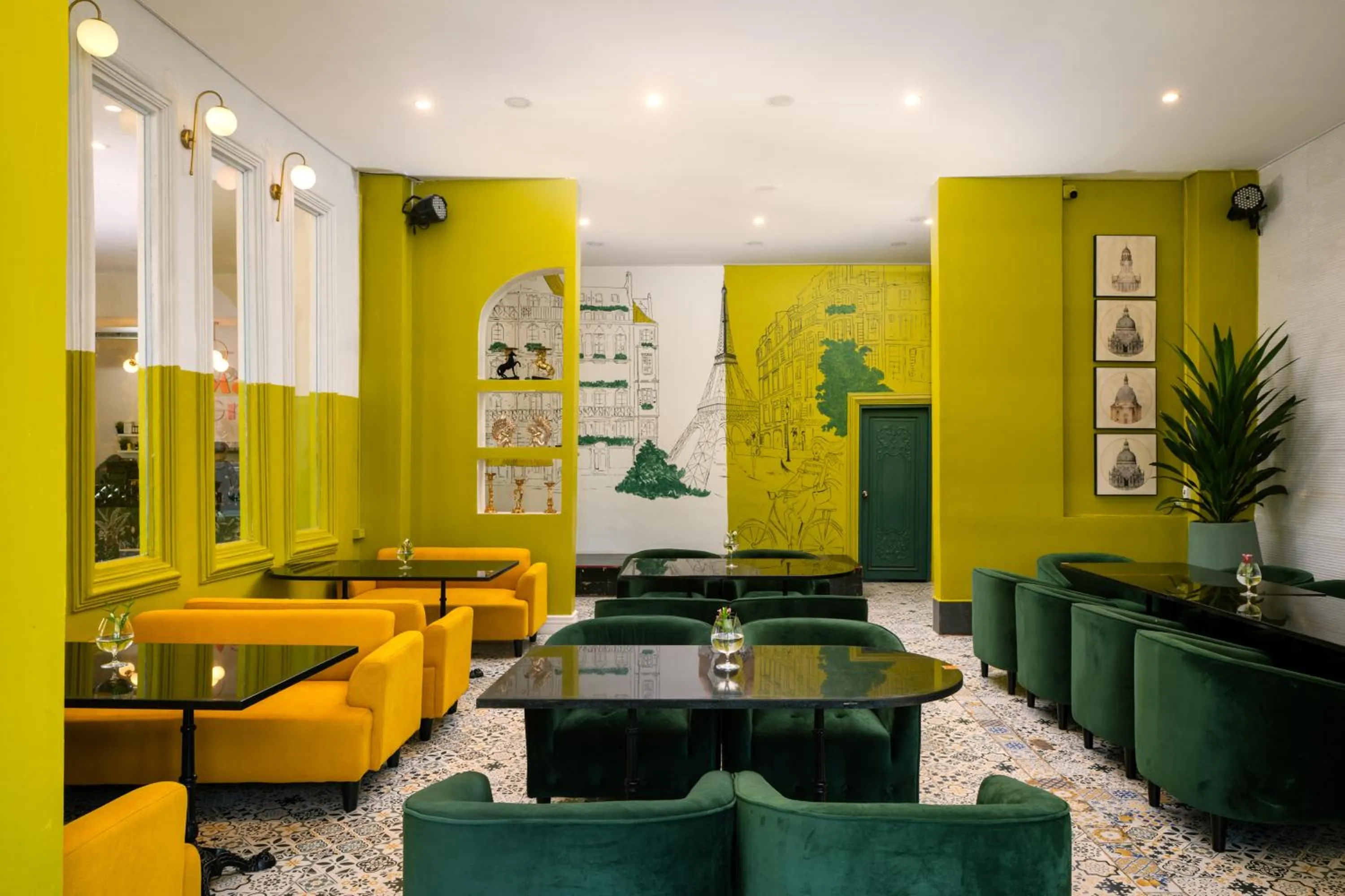 Restaurant/places to eat in Ali Grand Hotel