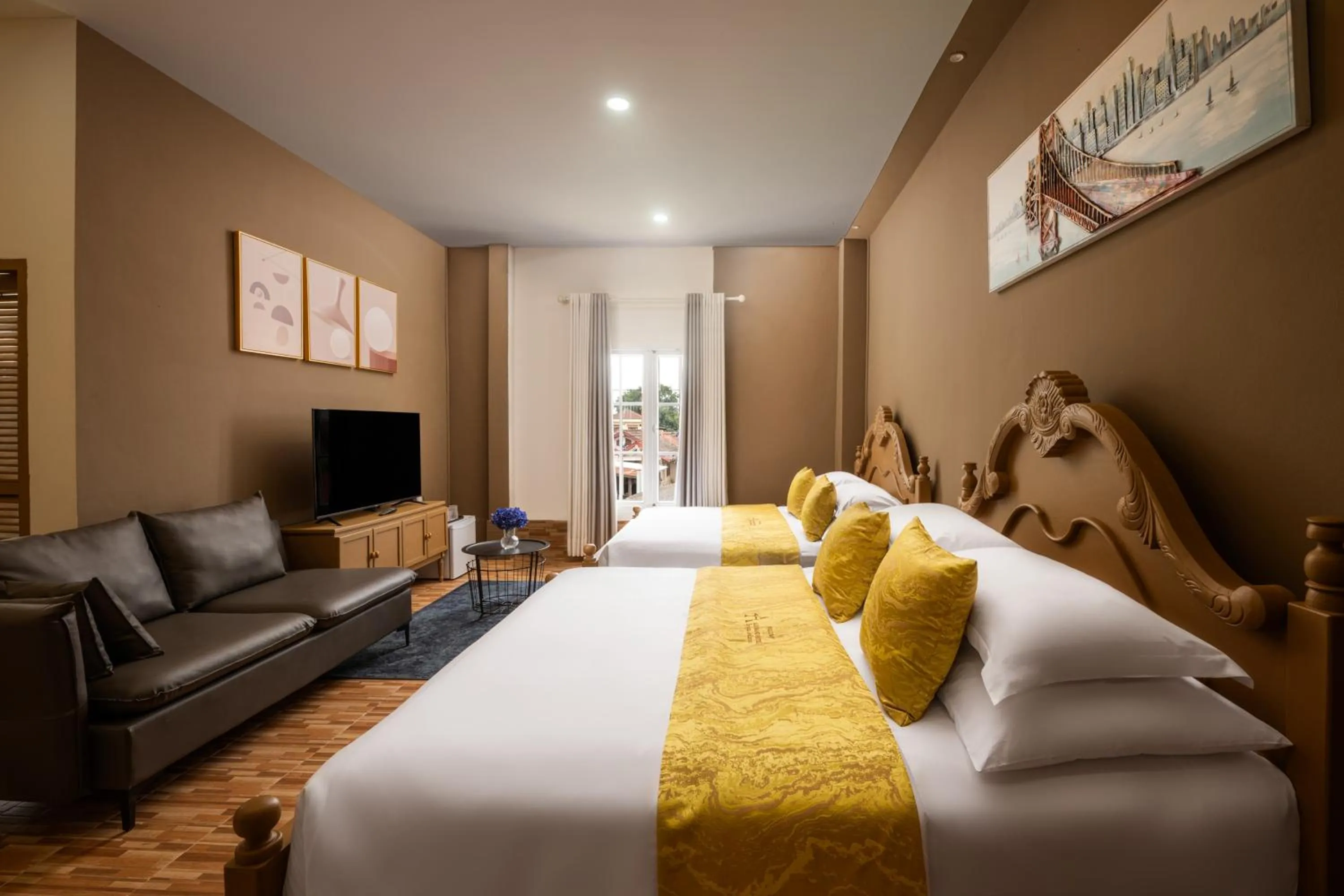 Guests, Bed in Ali Grand Hotel