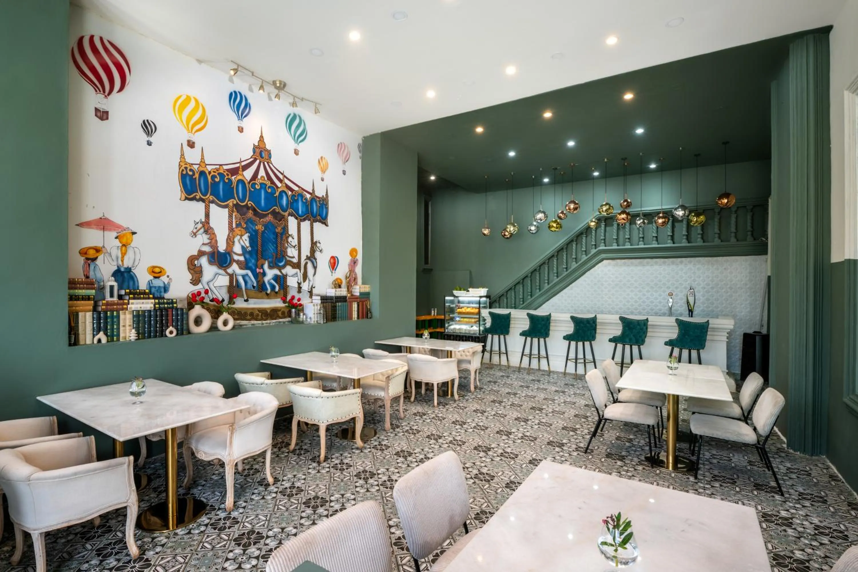 Restaurant/places to eat in Ali Grand Hotel