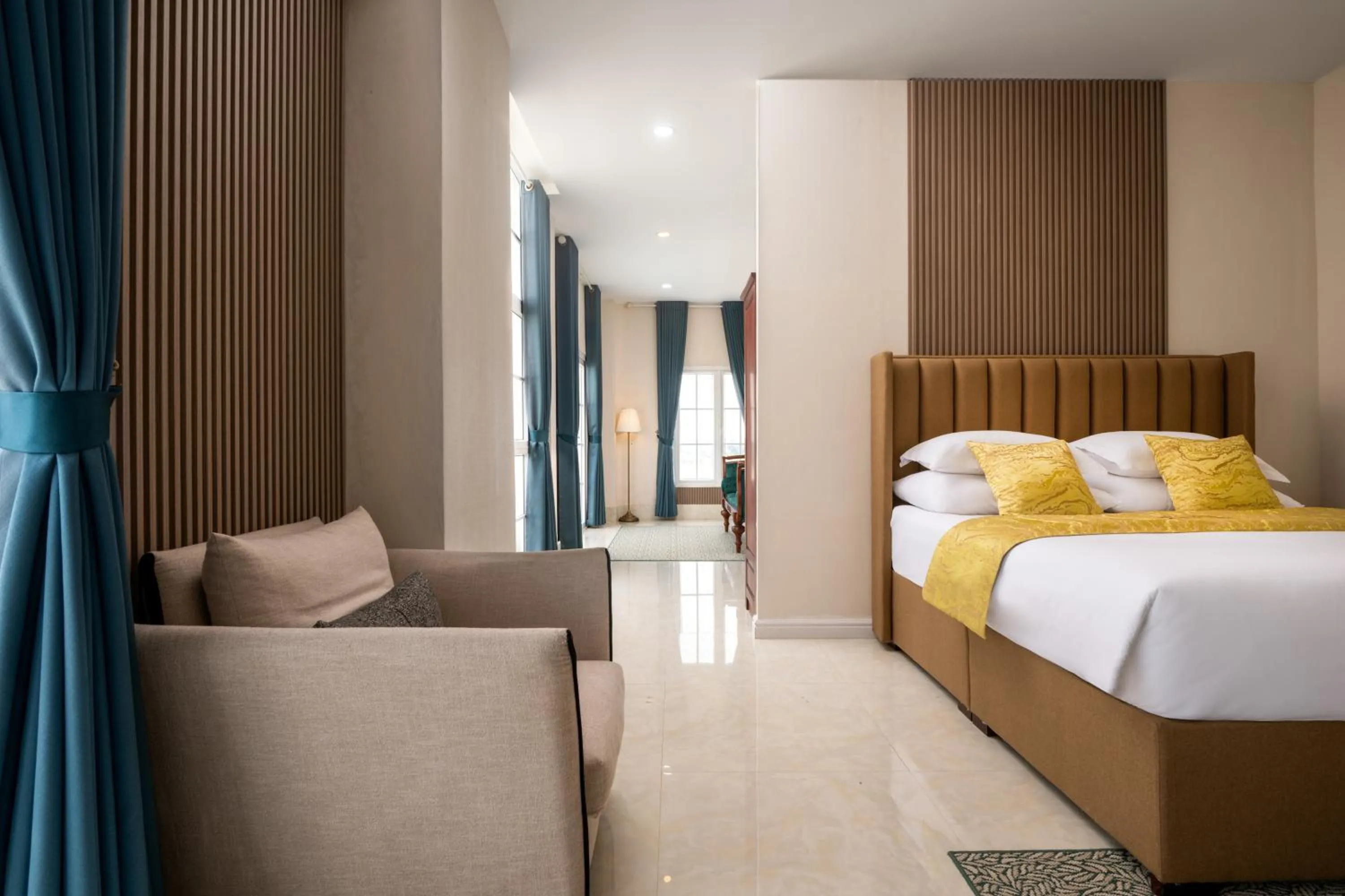 Guests, Bed in Ali Grand Hotel