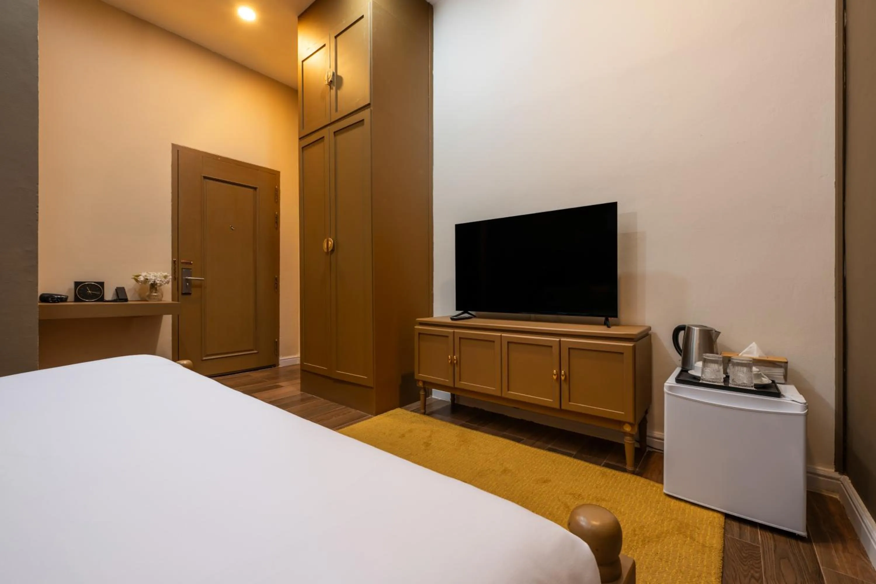 Guests, Bed in Ali Grand Hotel