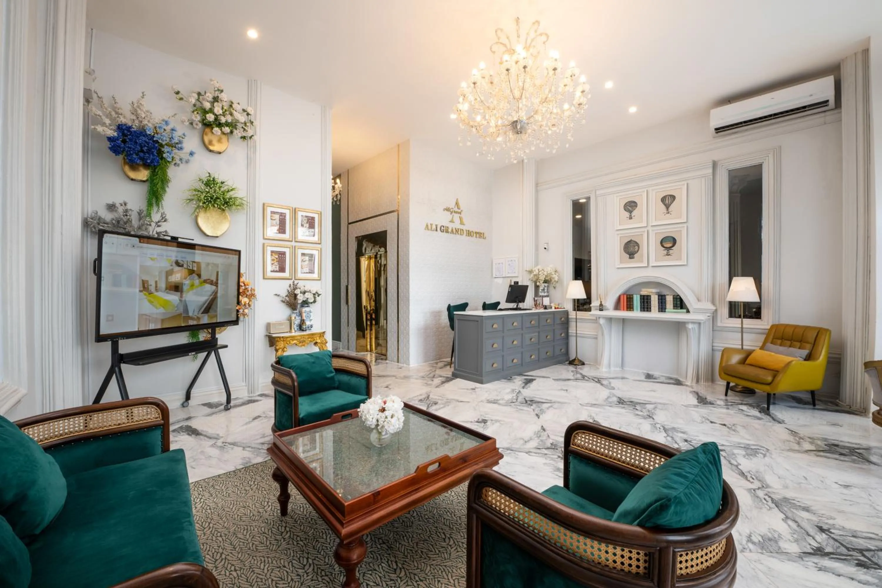 Lobby or reception in Ali Grand Hotel