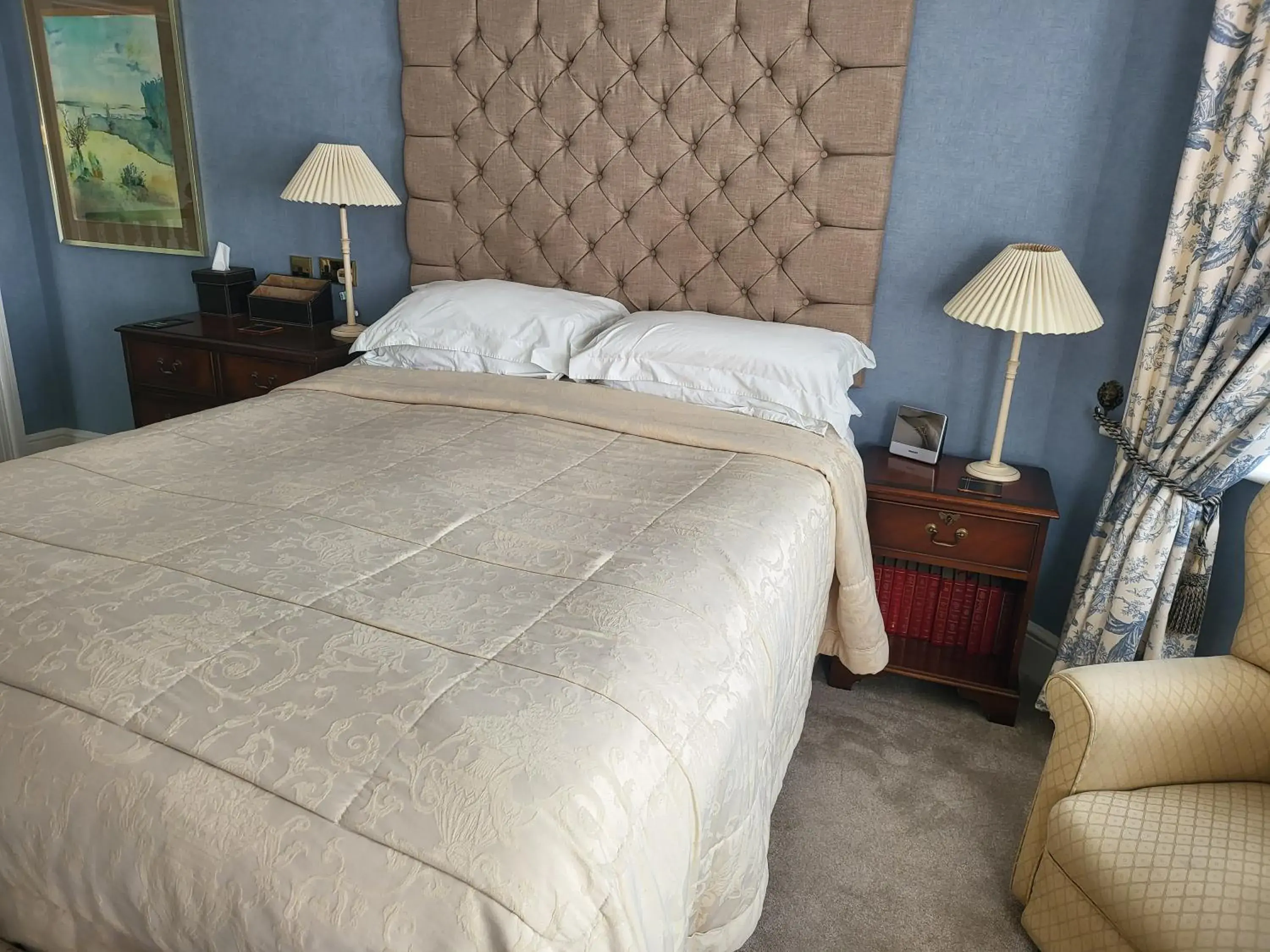 Queen Room - single occupancy in Sutherland House Queen Room - single occupancy in Sutherland House