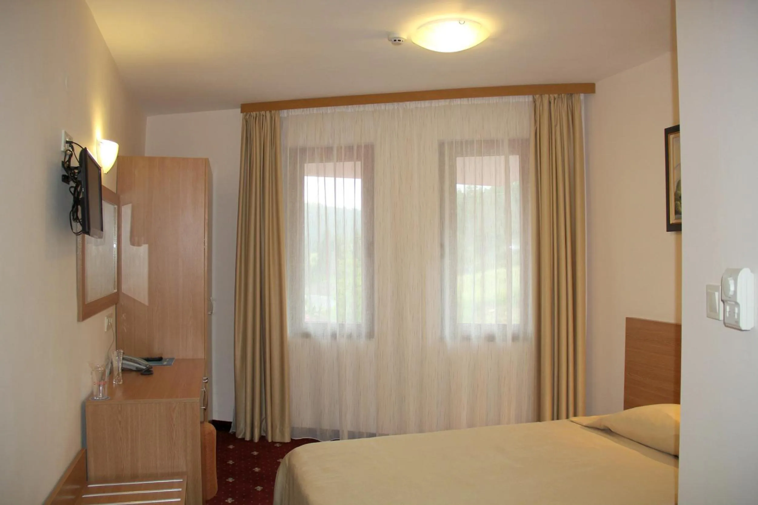 Photo of the whole room, Bed in Hotel Coop Rozhen