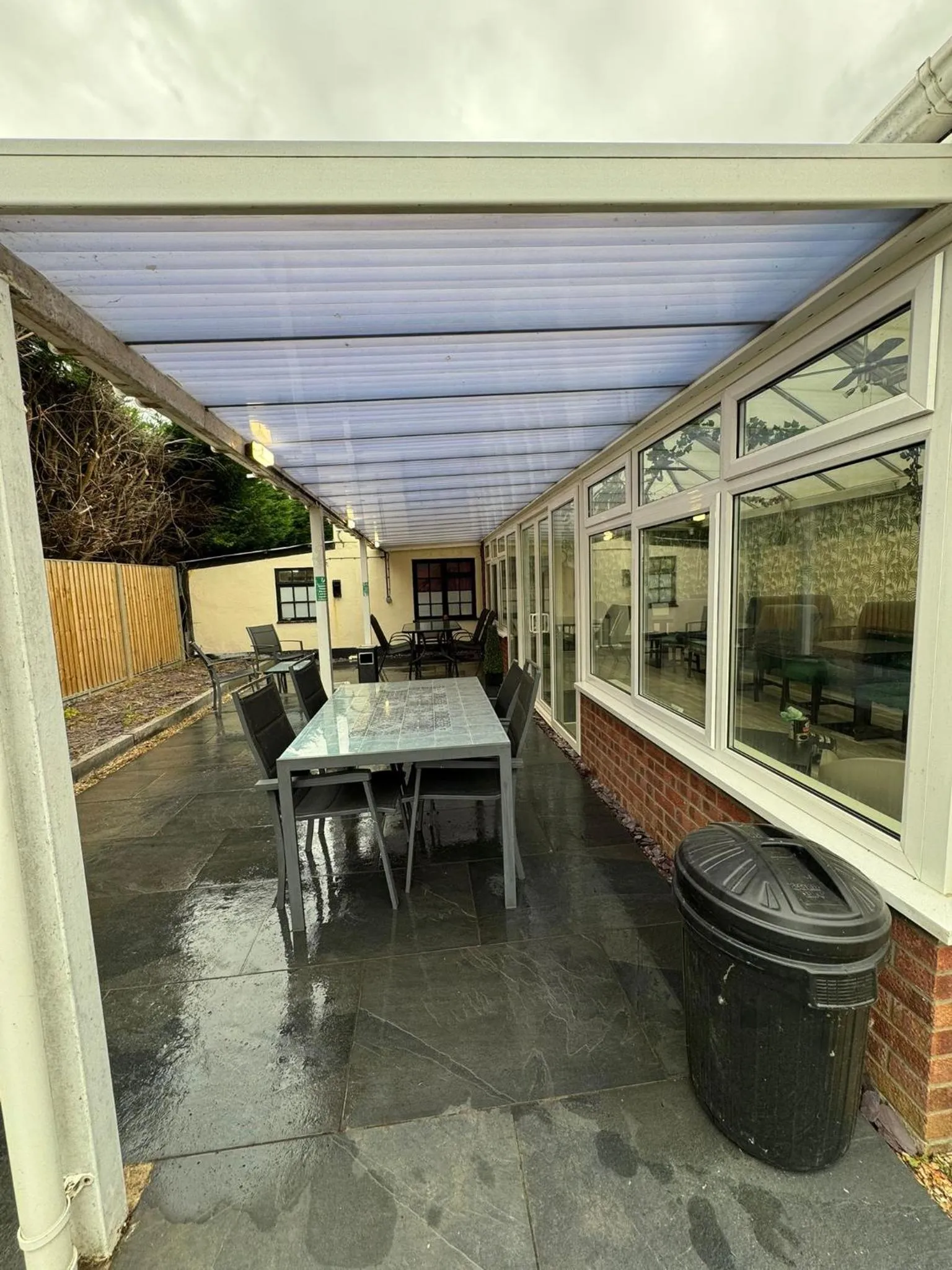 Restaurant/places to eat in OYO Watton Vibe Hotel