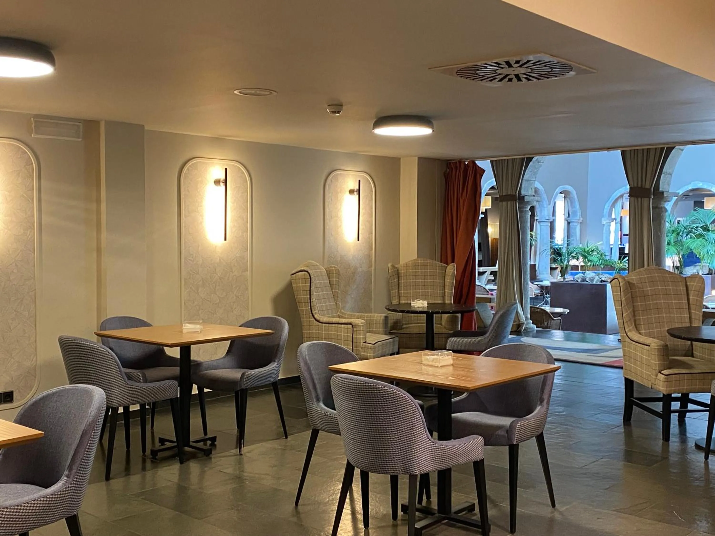 Lounge or bar in Parador De La Seu D'urgell