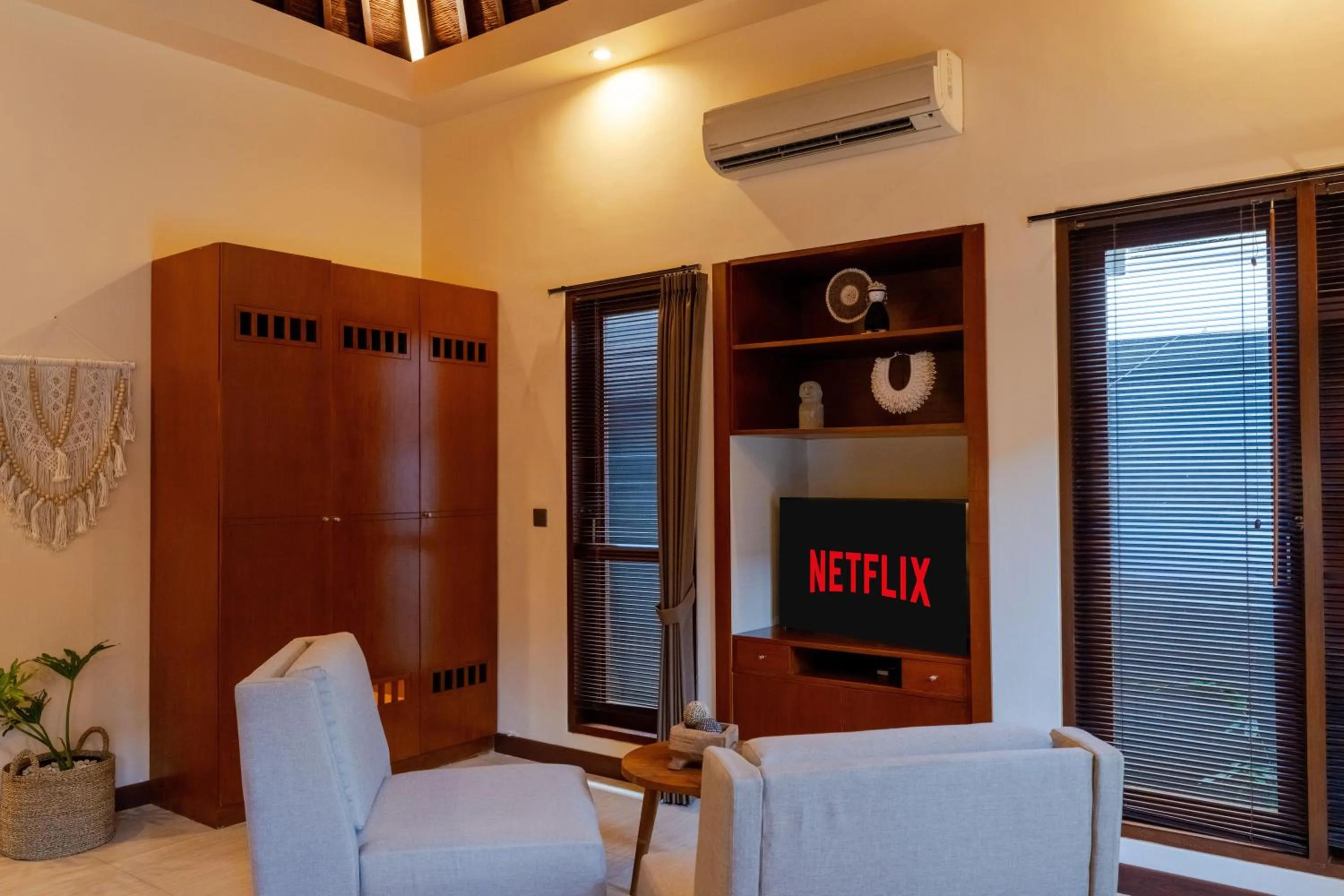 Living room in Boholuma Villas by Pertama Management