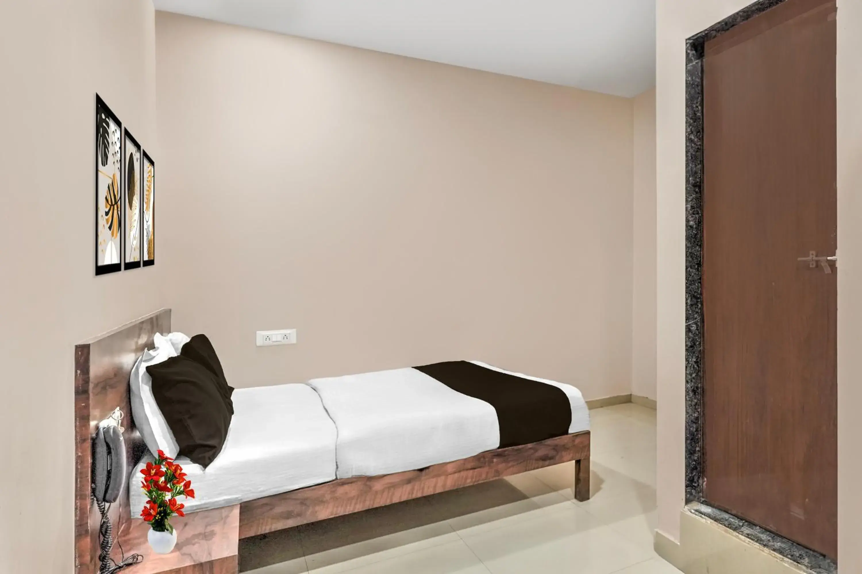 Bedroom, Bed in Collection O Palampur Surat Formerly Hotel Royal Paradise Bedroom, Bed in Collection O Palampur Surat Formerly Hotel Royal Paradise