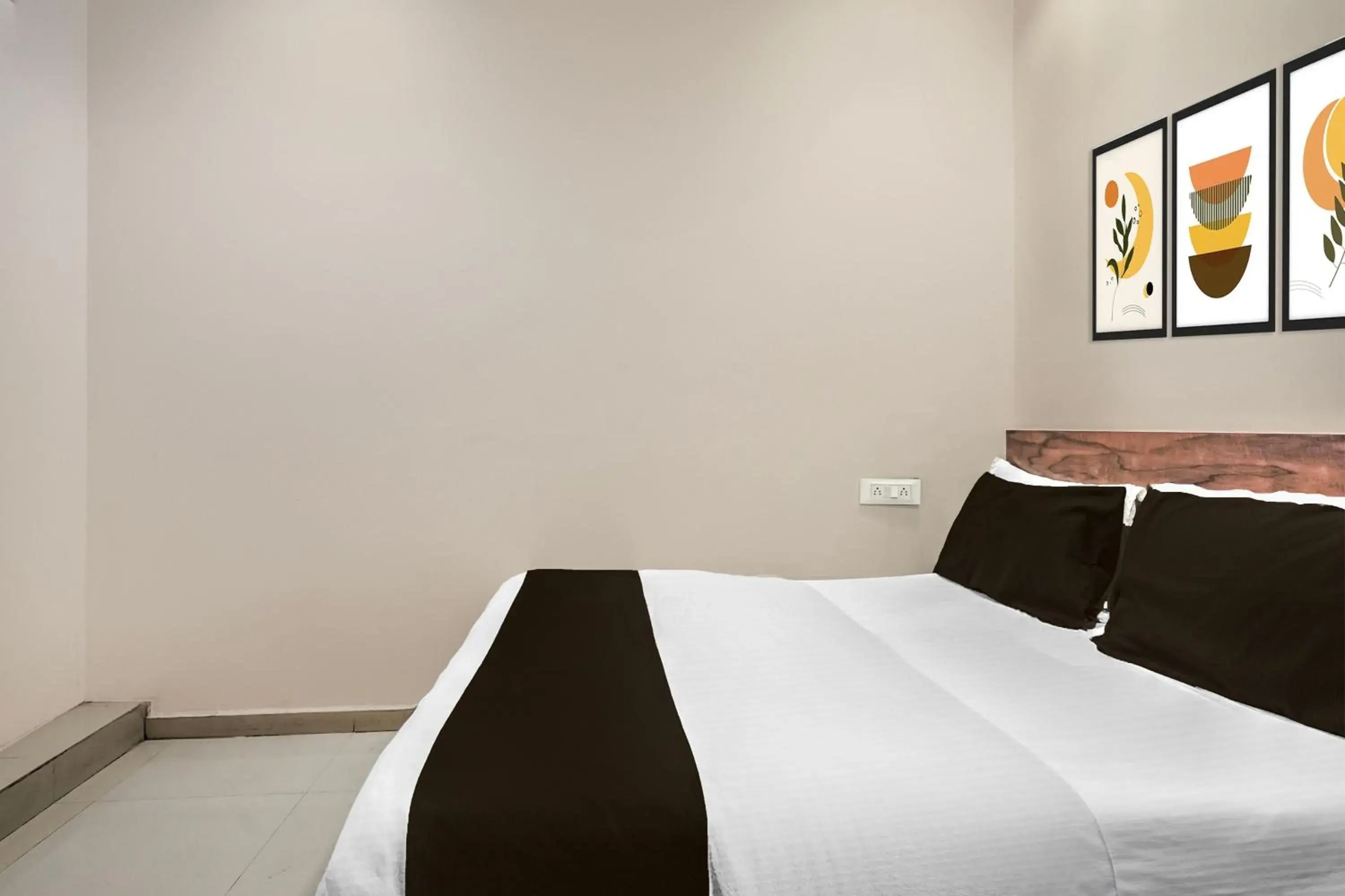 Bedroom, Bed in Collection O Palampur Surat Formerly Hotel Royal Paradise Bedroom, Bed in Collection O Palampur Surat Formerly Hotel Royal Paradise