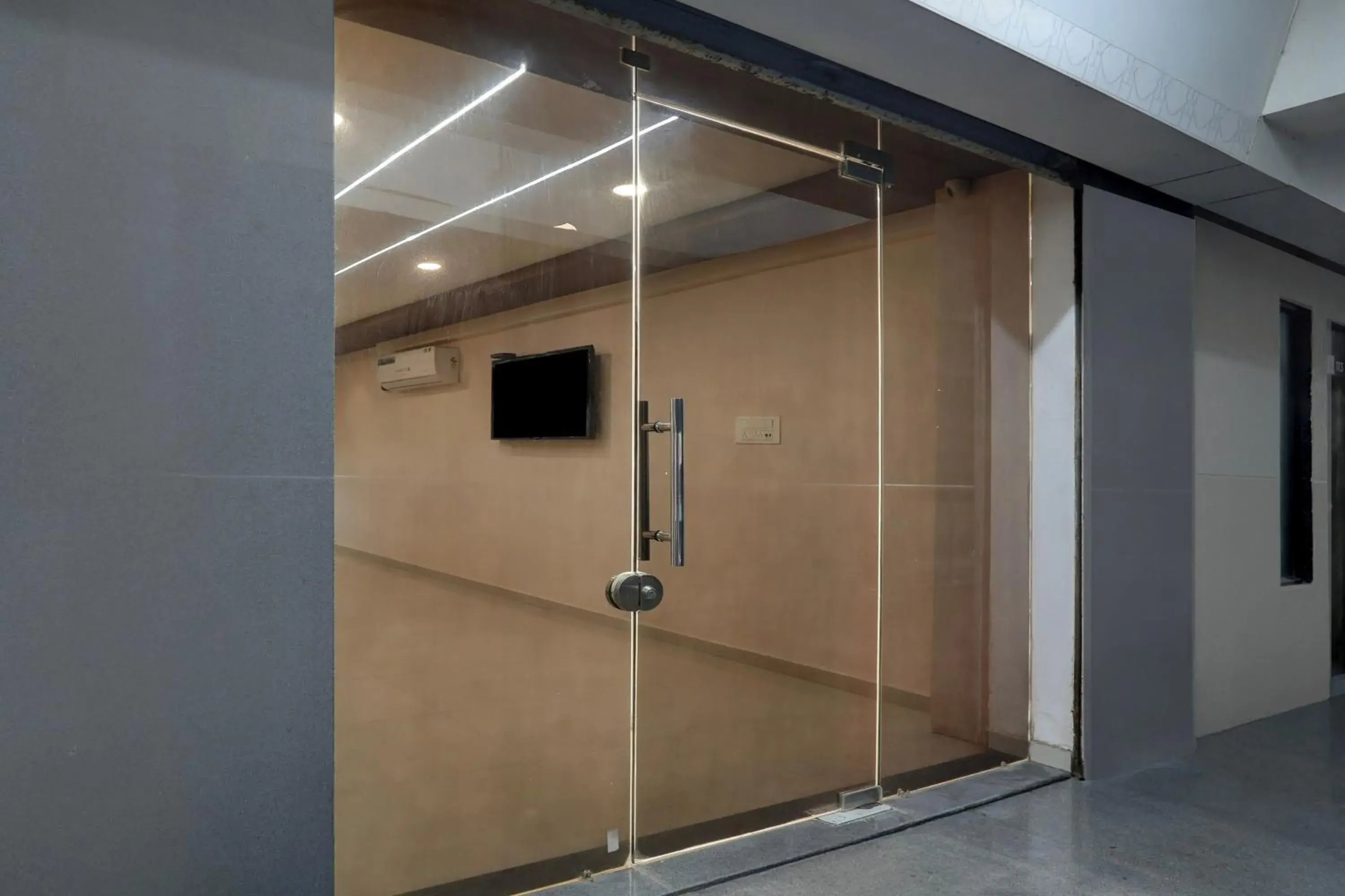 Facade/entrance in Super Collection O Palampur Surat Formerly Hotel Royal Paradise Facade/entrance in Super Collection O Palampur Surat Formerly Hotel Royal Paradise