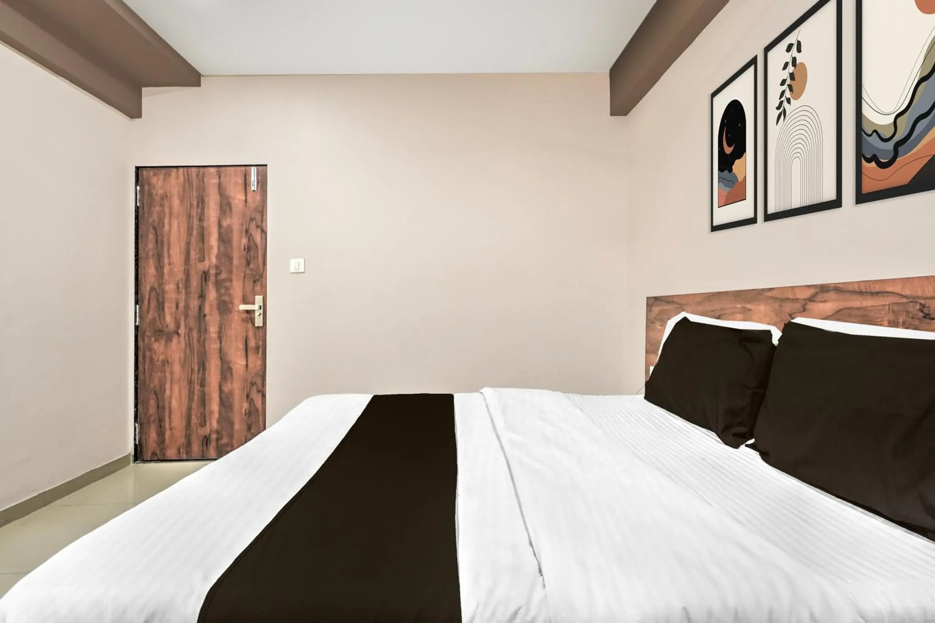 Bedroom, Bed in Super Collection O Palampur Surat Formerly Hotel Royal Paradise Bedroom, Bed in Super Collection O Palampur Surat Formerly Hotel Royal Paradise