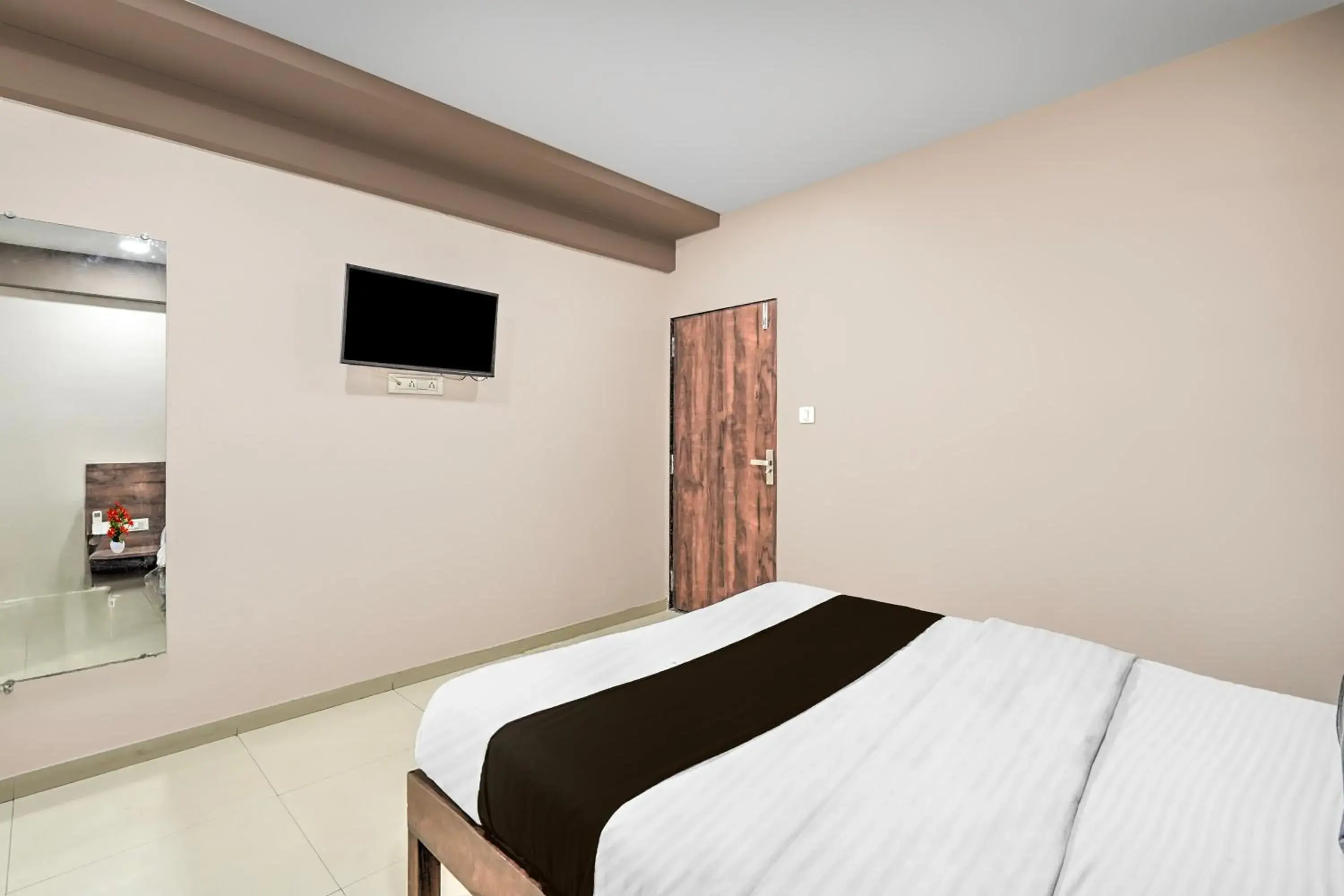 Bedroom, Bed in Collection O Palampur Surat Formerly Hotel Royal Paradise Bedroom, Bed in Collection O Palampur Surat Formerly Hotel Royal Paradise