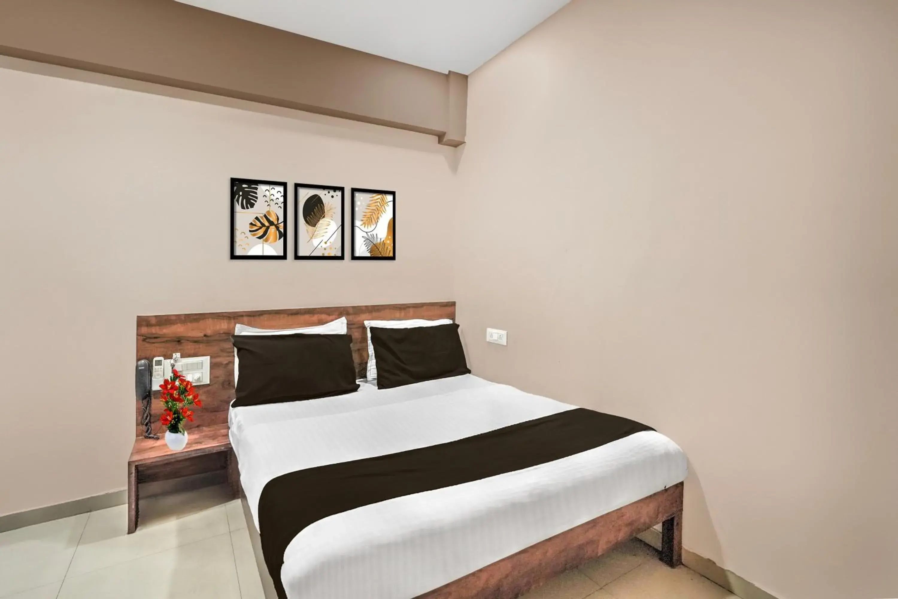 Bedroom, Bed in Collection O Palampur Surat Formerly Hotel Royal Paradise Bedroom, Bed in Collection O Palampur Surat Formerly Hotel Royal Paradise