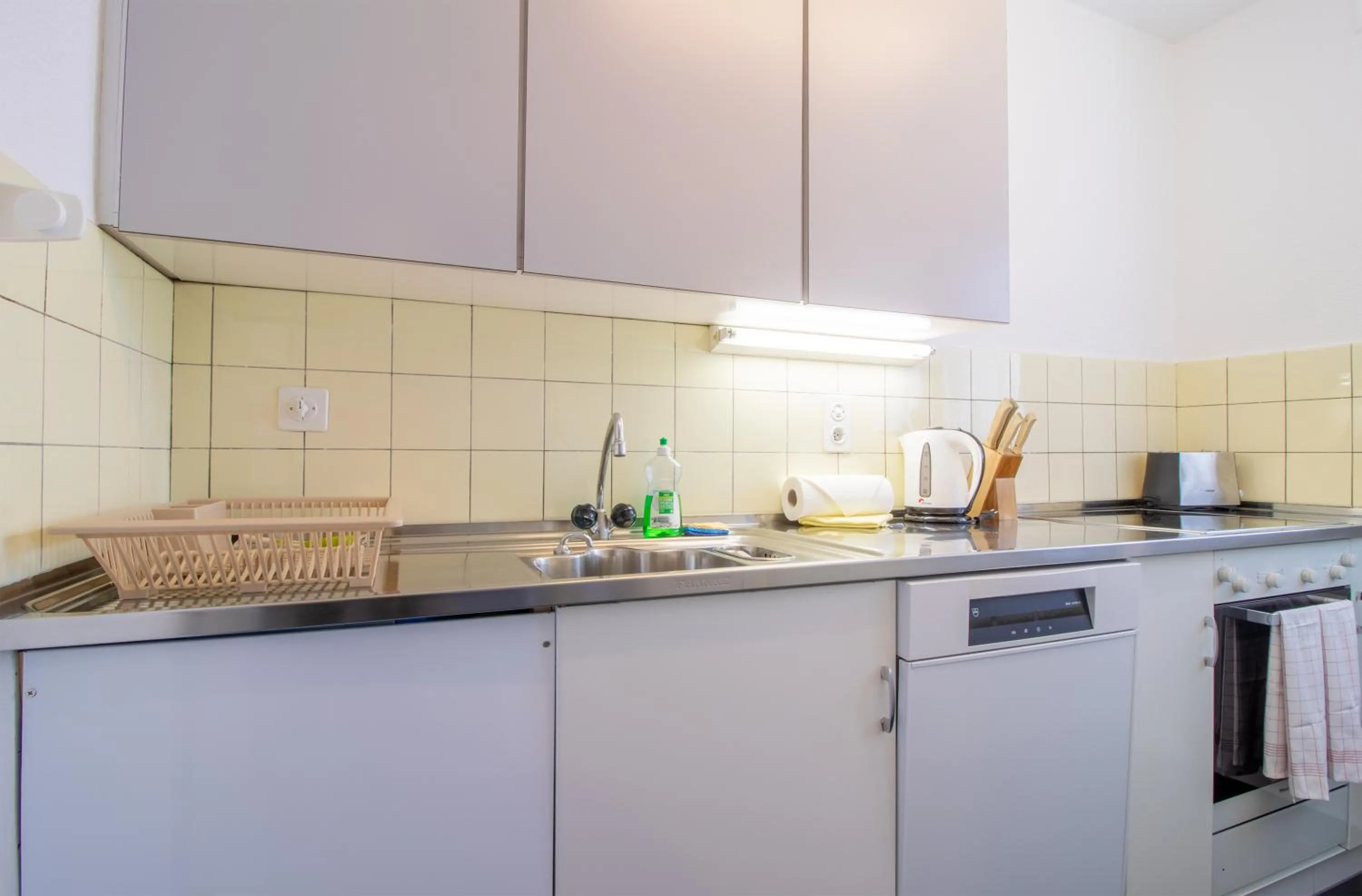 Kitchen or kitchenette in Viktoria B32 by Arosa Holiday