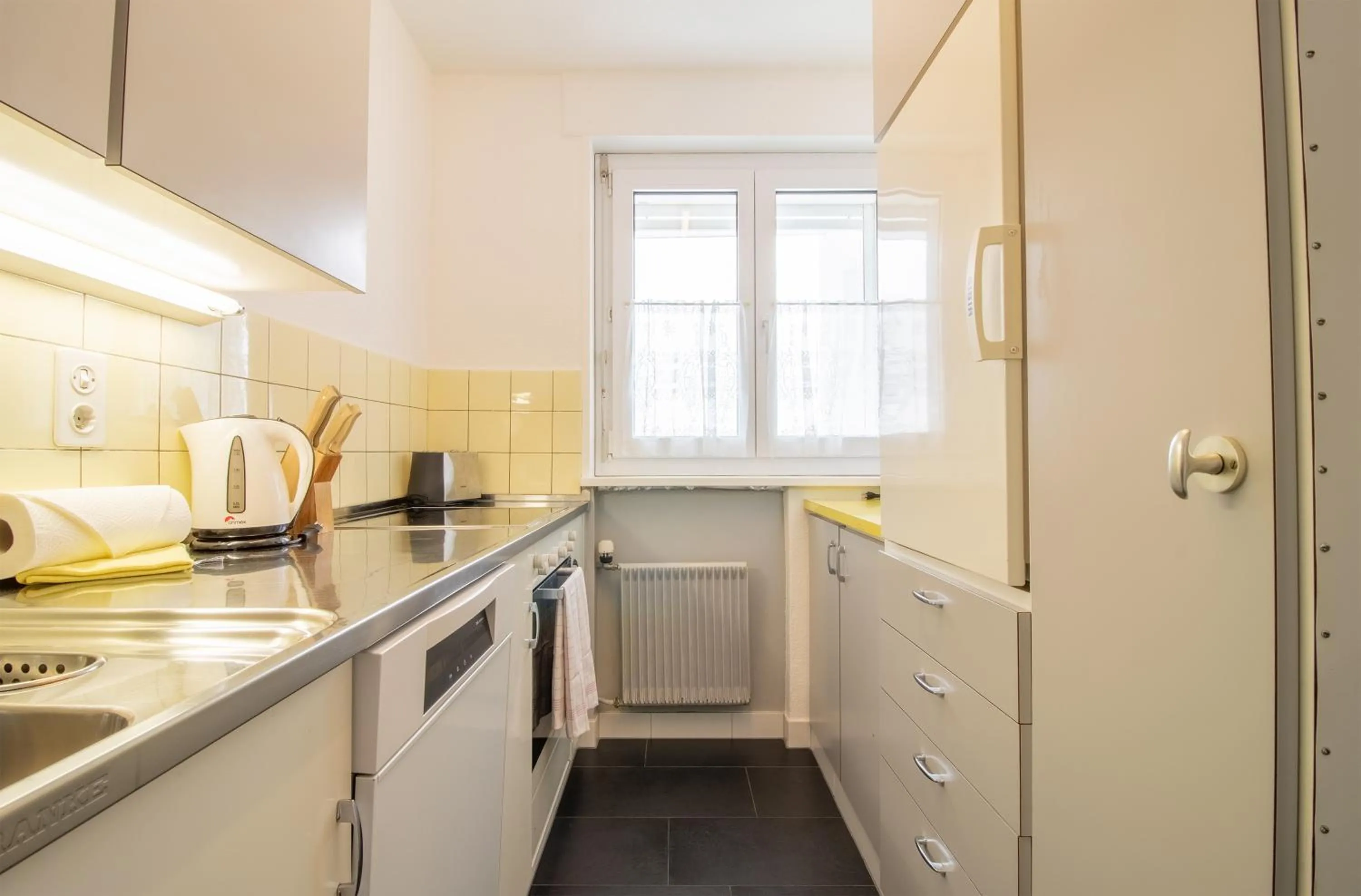 Kitchen or kitchenette in Viktoria B32 by Arosa Holiday