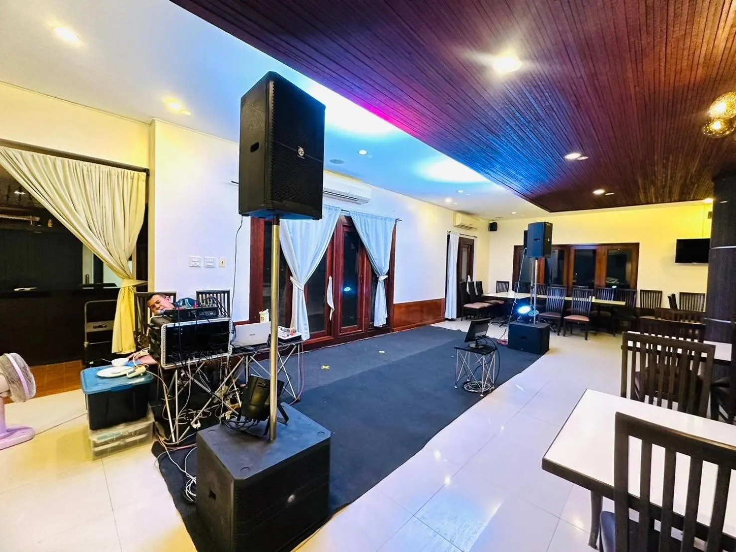 Evening entertainment in Baan Tai Had Resort