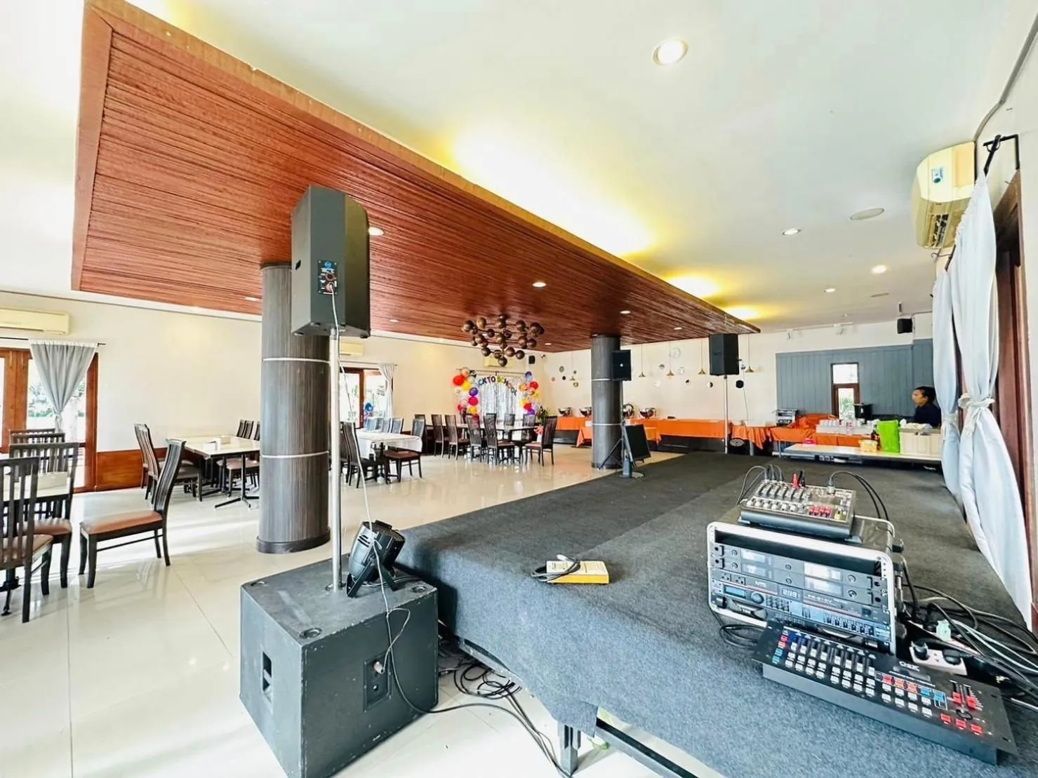 Restaurant/places to eat in Baan Tai Had Resort