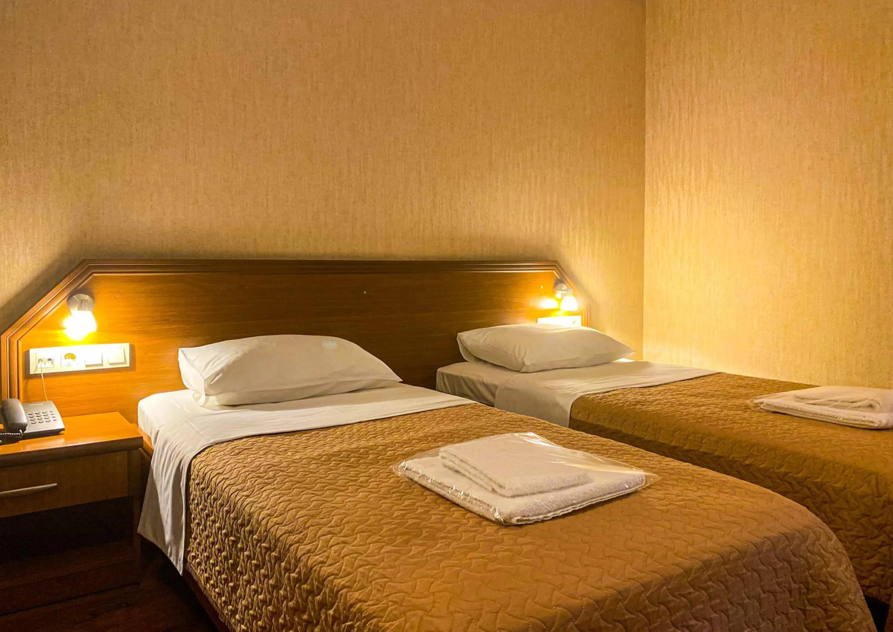 Standard Twin Room in Batesta Hotel