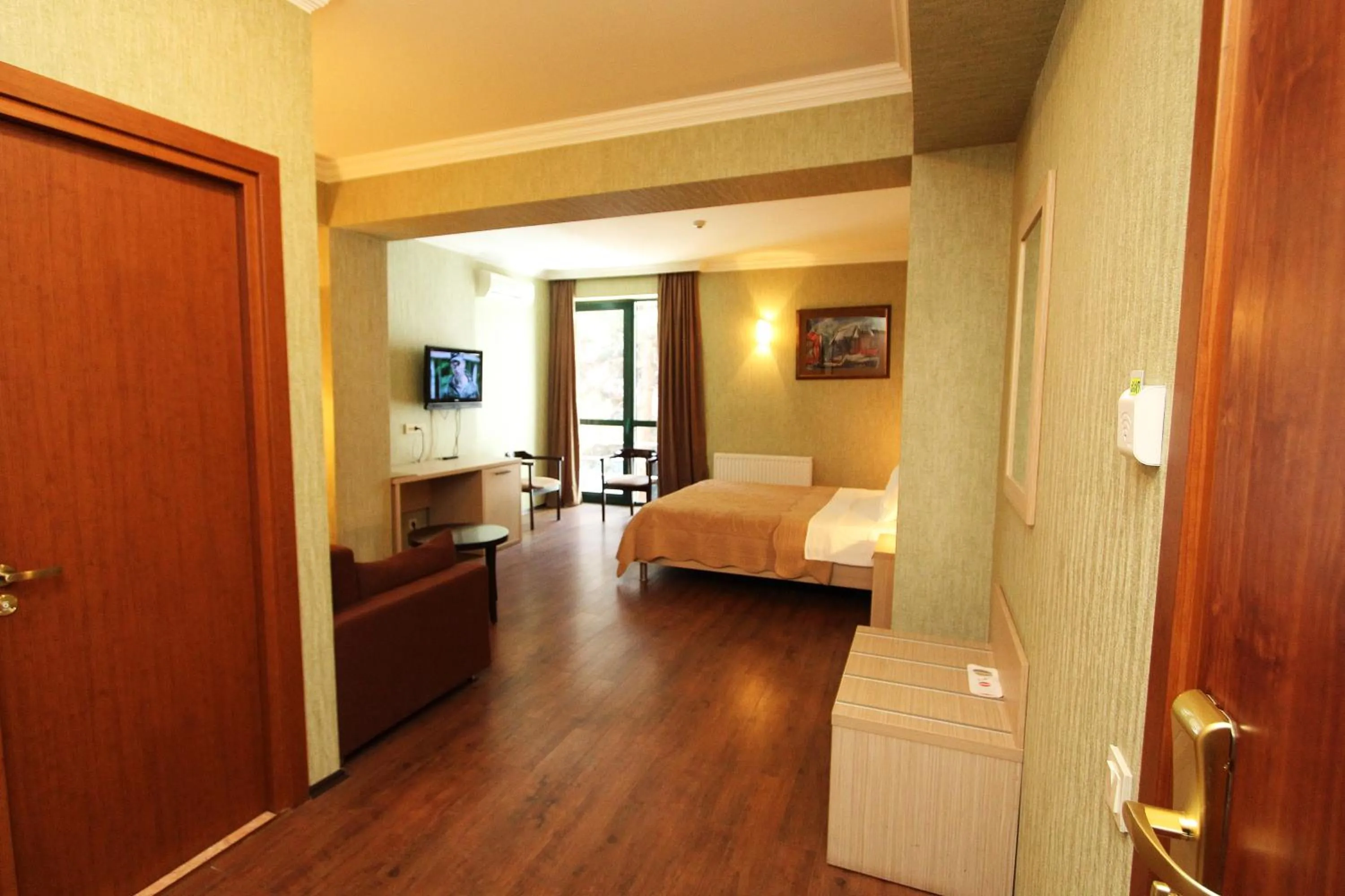 Large Double Room in Batesta Hotel