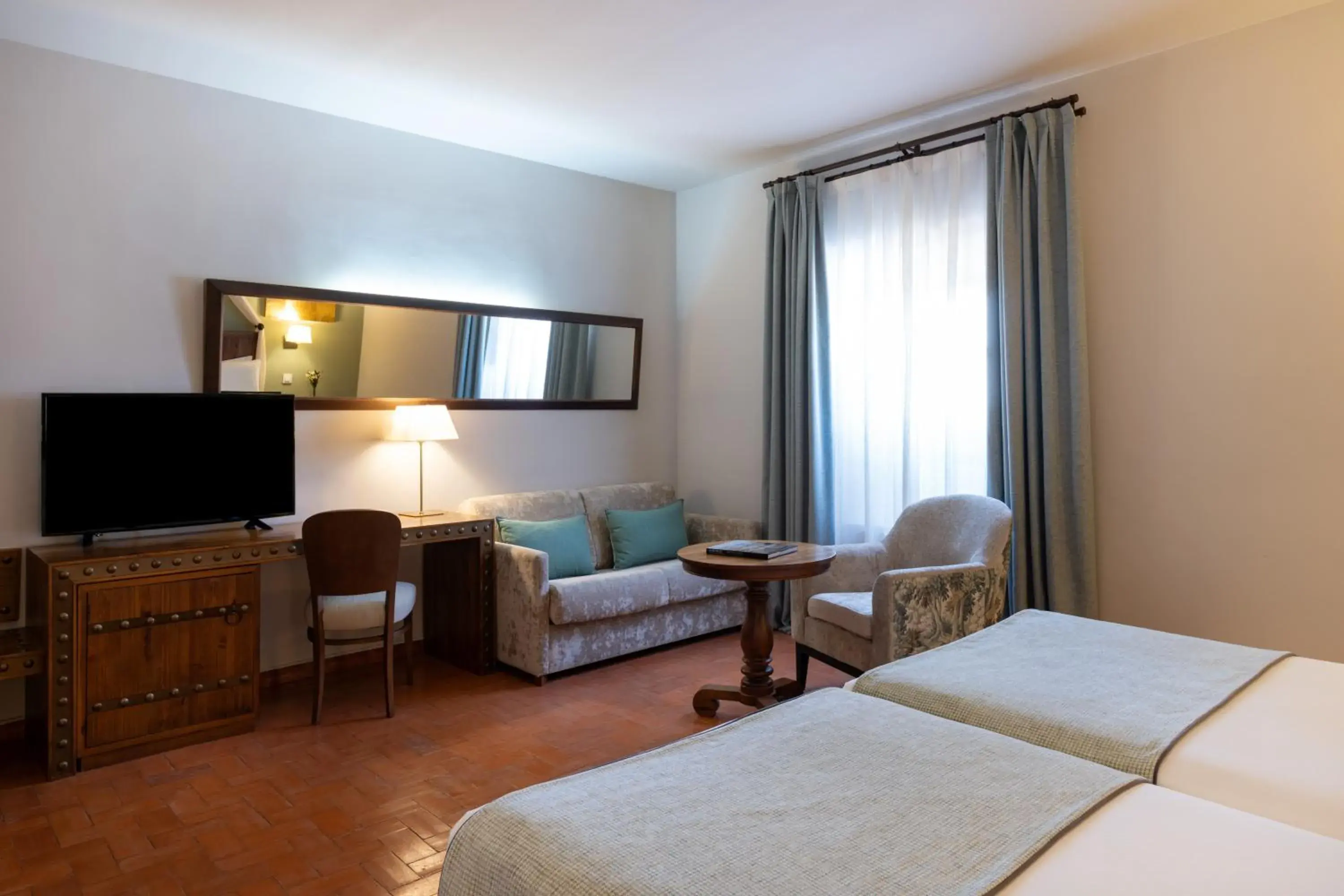 Bedroom, Bed in Parador de Trujillo Bedroom, Bed in Parador de Trujillo