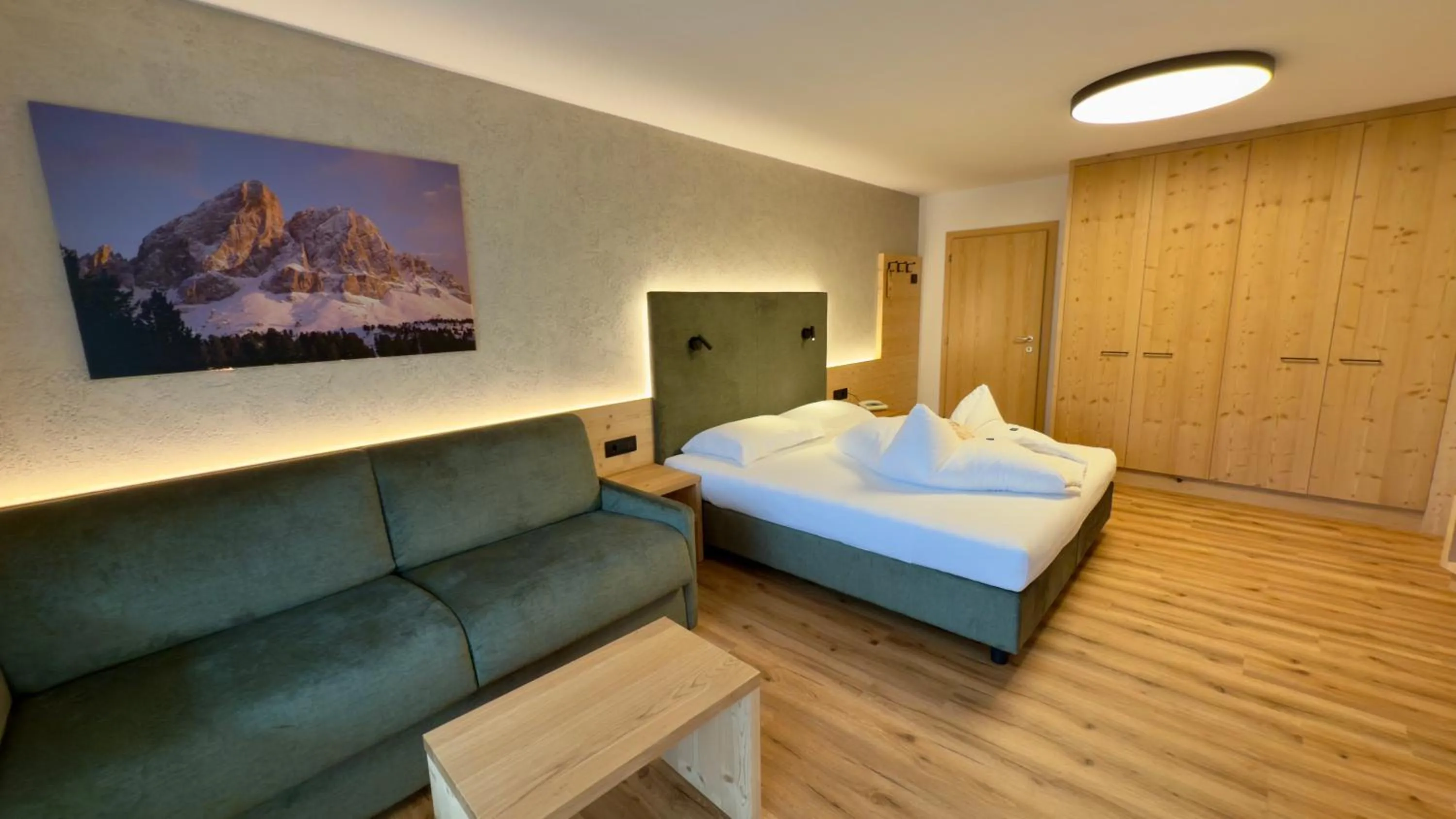 Photo of the whole room, Bed in Hotel Pütia