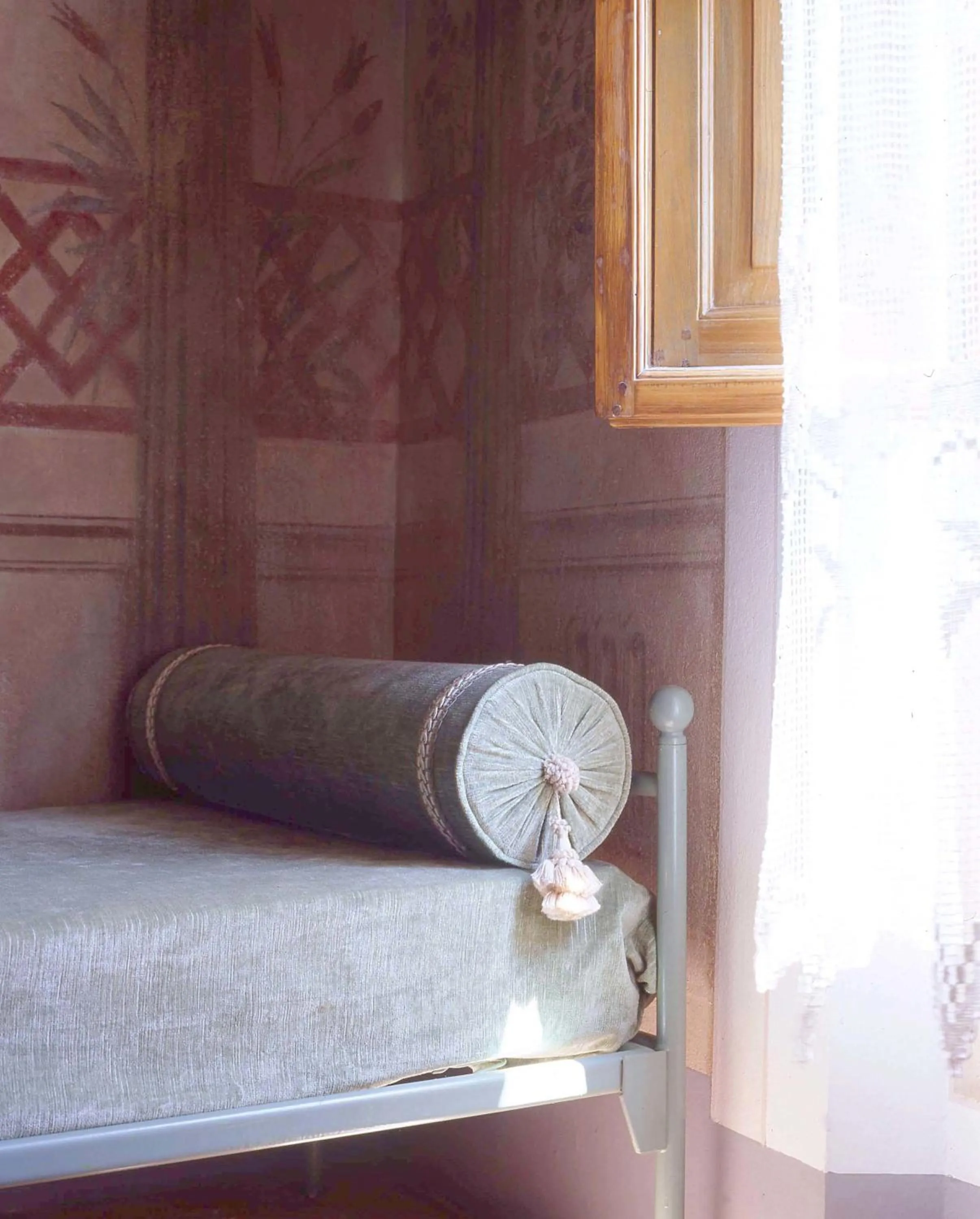 Decorative detail, Bed in antica casa "le rondini"