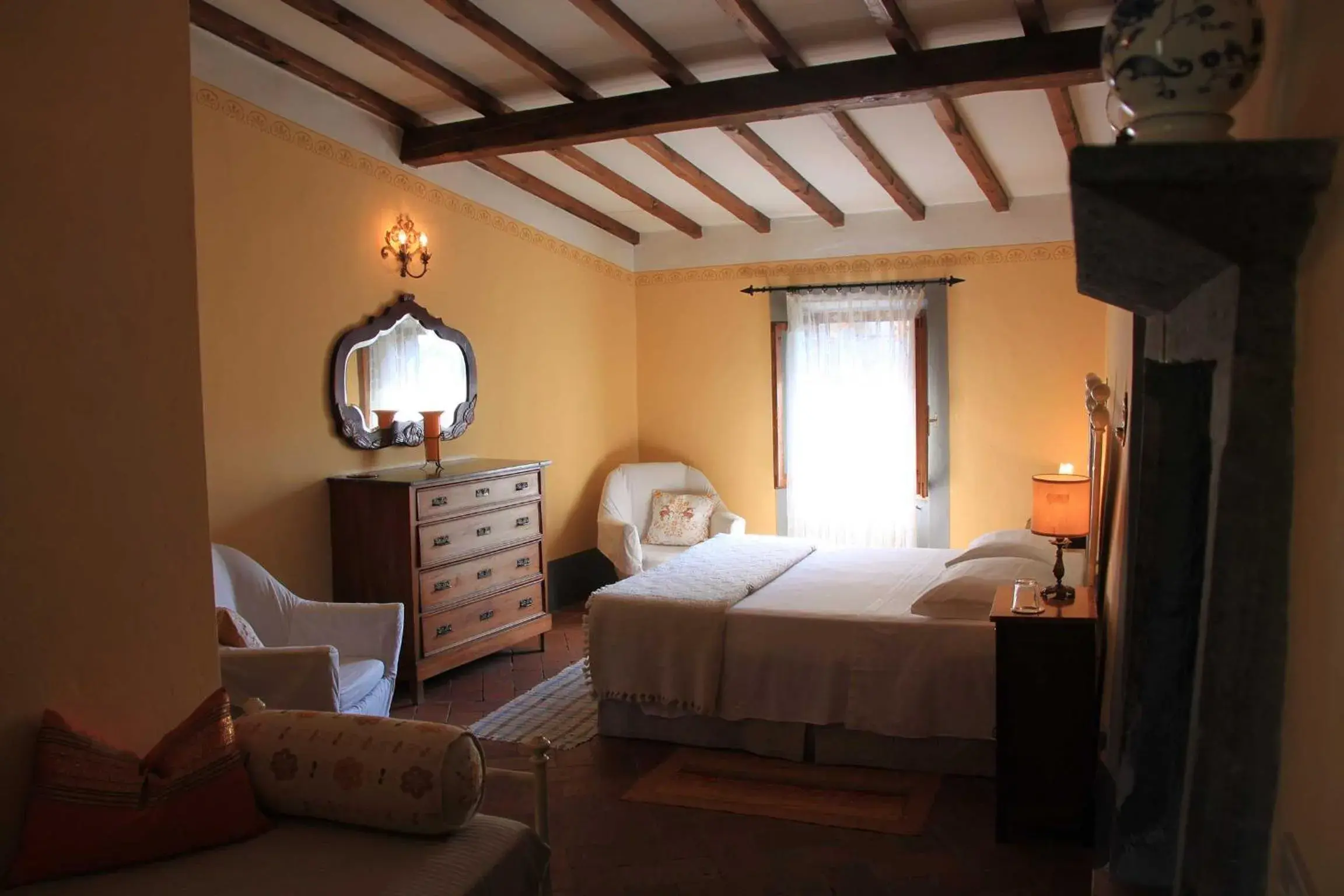 Triple Room with Garden View in antica casa "le rondini" Triple Room with Garden View in antica casa "le rondini"