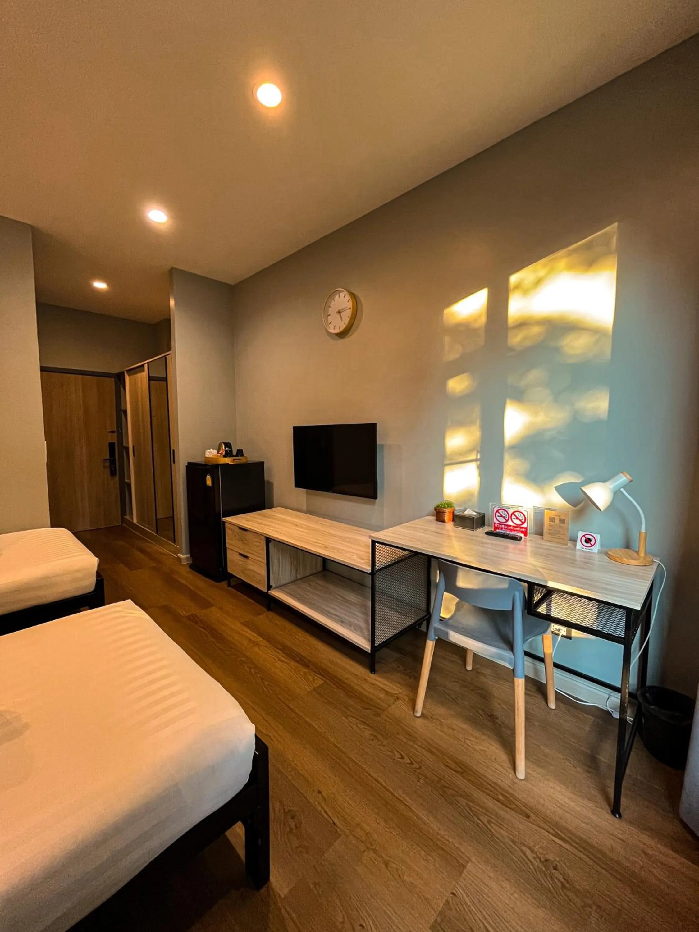 Bed in Prem Mansion U Thong