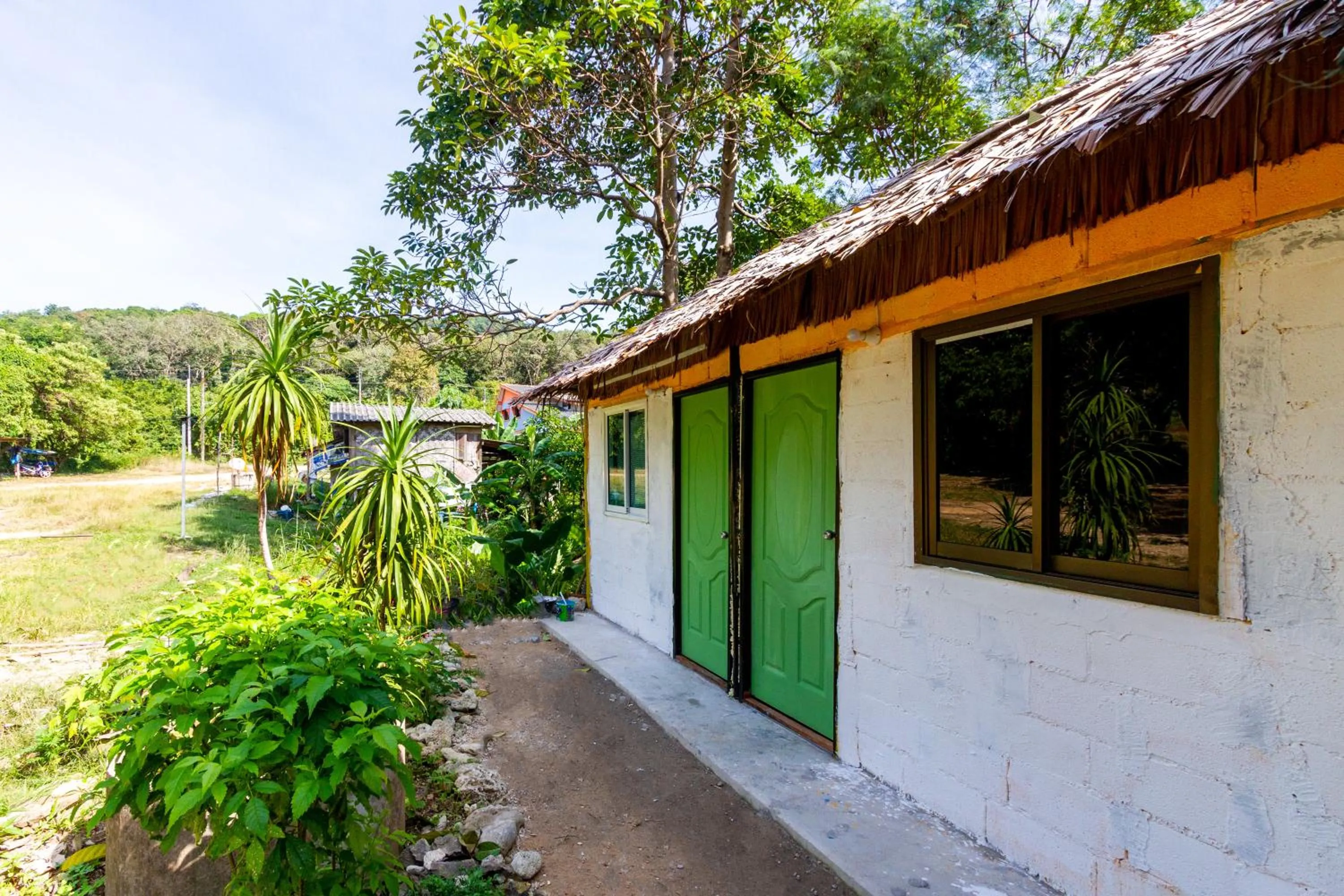Twin Room with Bathroom in Panpurie Koh Lanta Resort - 2-Minute Walk to the Beach