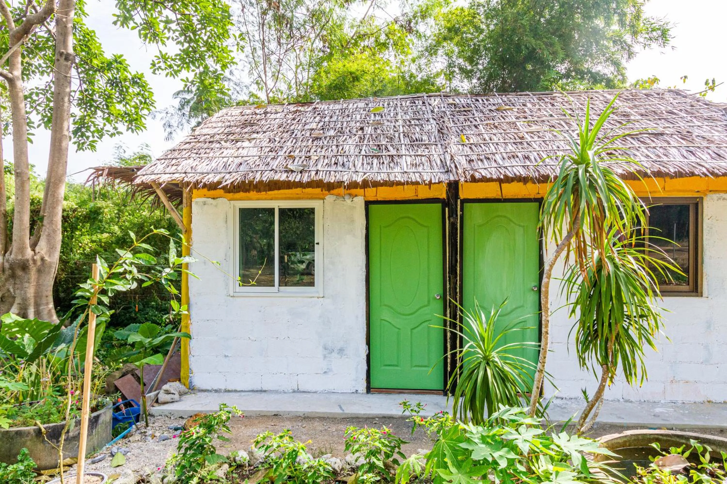 Double Room with Private Bathroom in Panpurie Koh Lanta Resort - 2-Minute Walk to the Beach