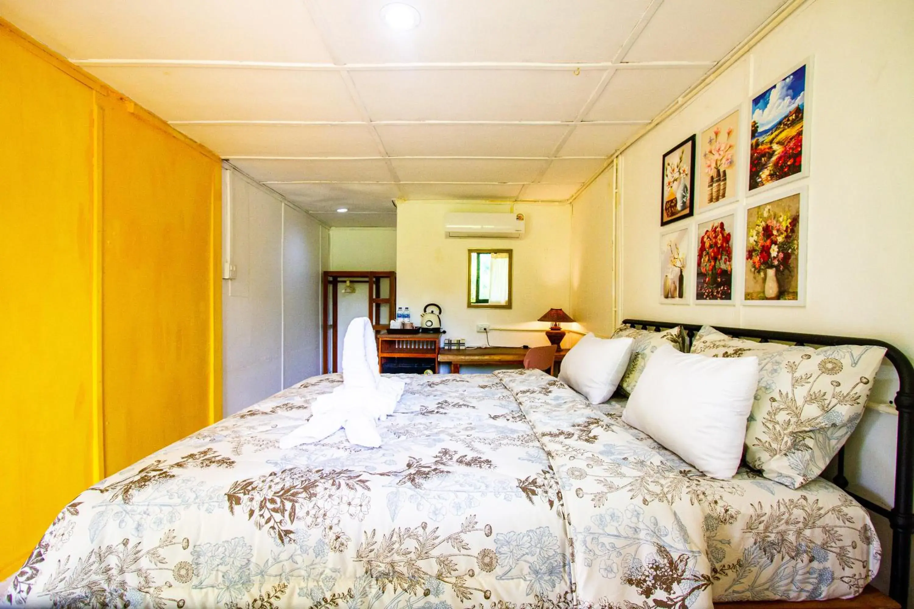 Deluxe King Room in Panpurie Koh Lanta Resort - 2-Minute Walk to the Beach Deluxe King Room in Panpurie Koh Lanta Resort - 2-Minute Walk to the Beach