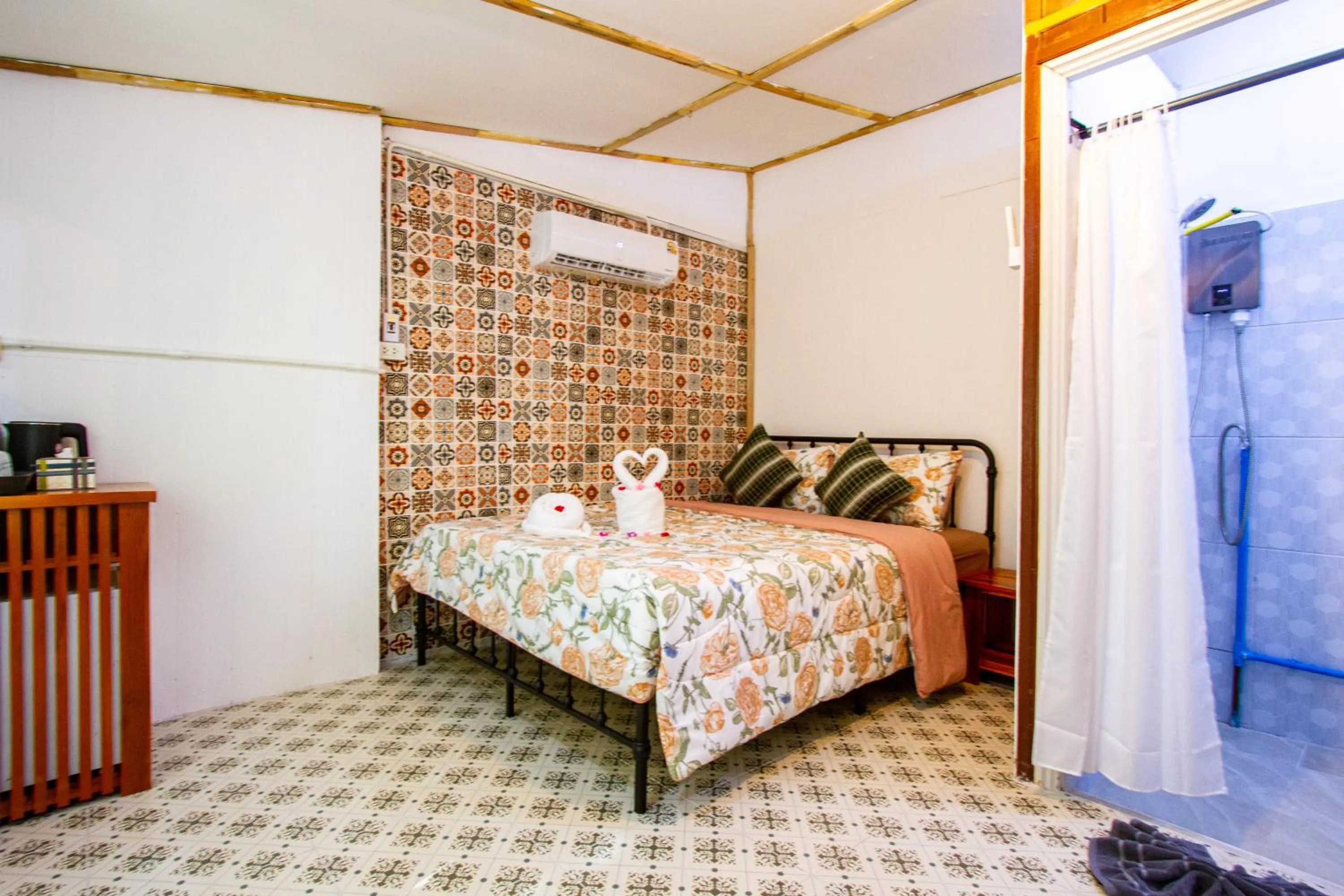 Standard Queen Room in Panpurie Koh Lanta Resort - 2-Minute Walk to the Beach