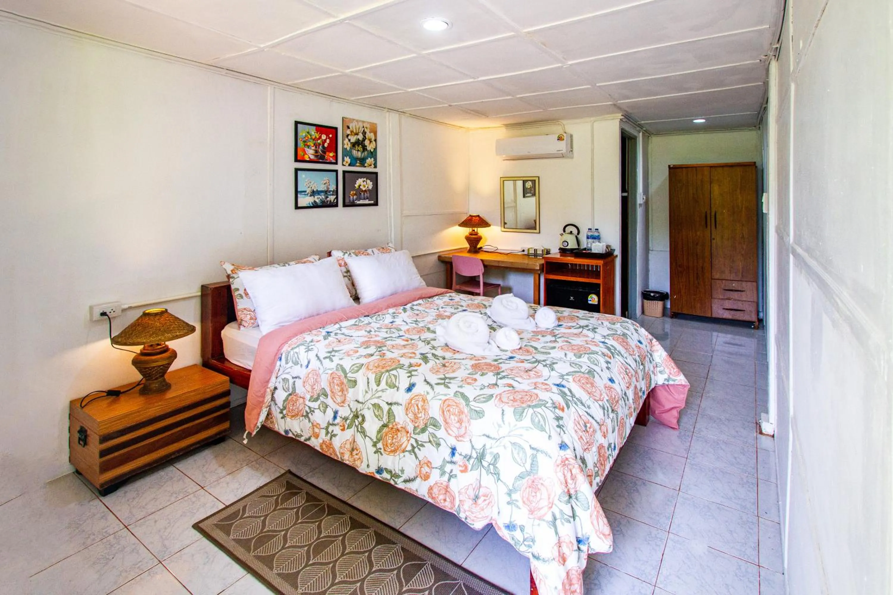 Panpurie Koh Lanta Resort - 2-Minute Walk to the Beach