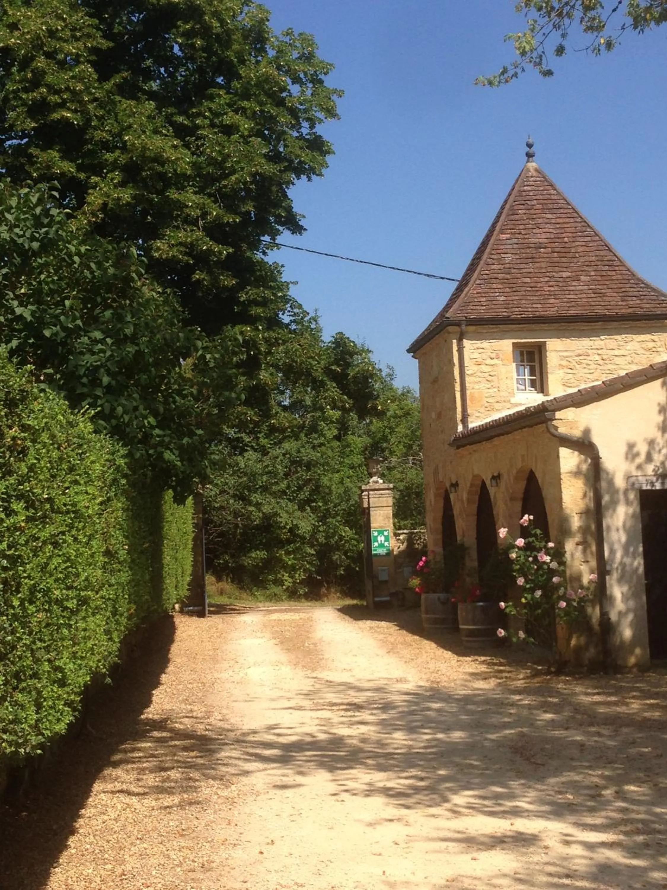 Facade/entrance in Lo Petit Cretsou