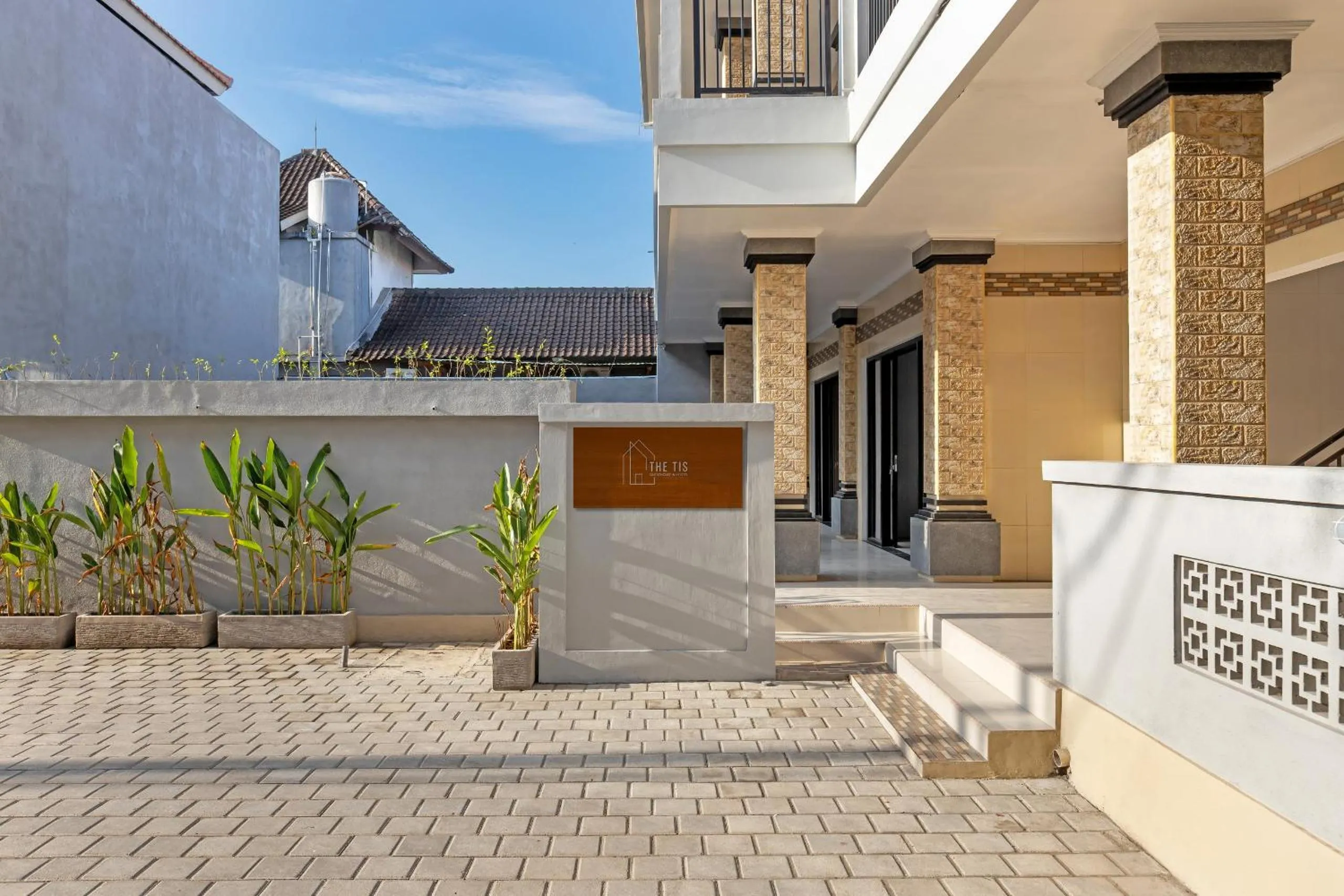 Property building in The Tis Guesthouse and Hostel