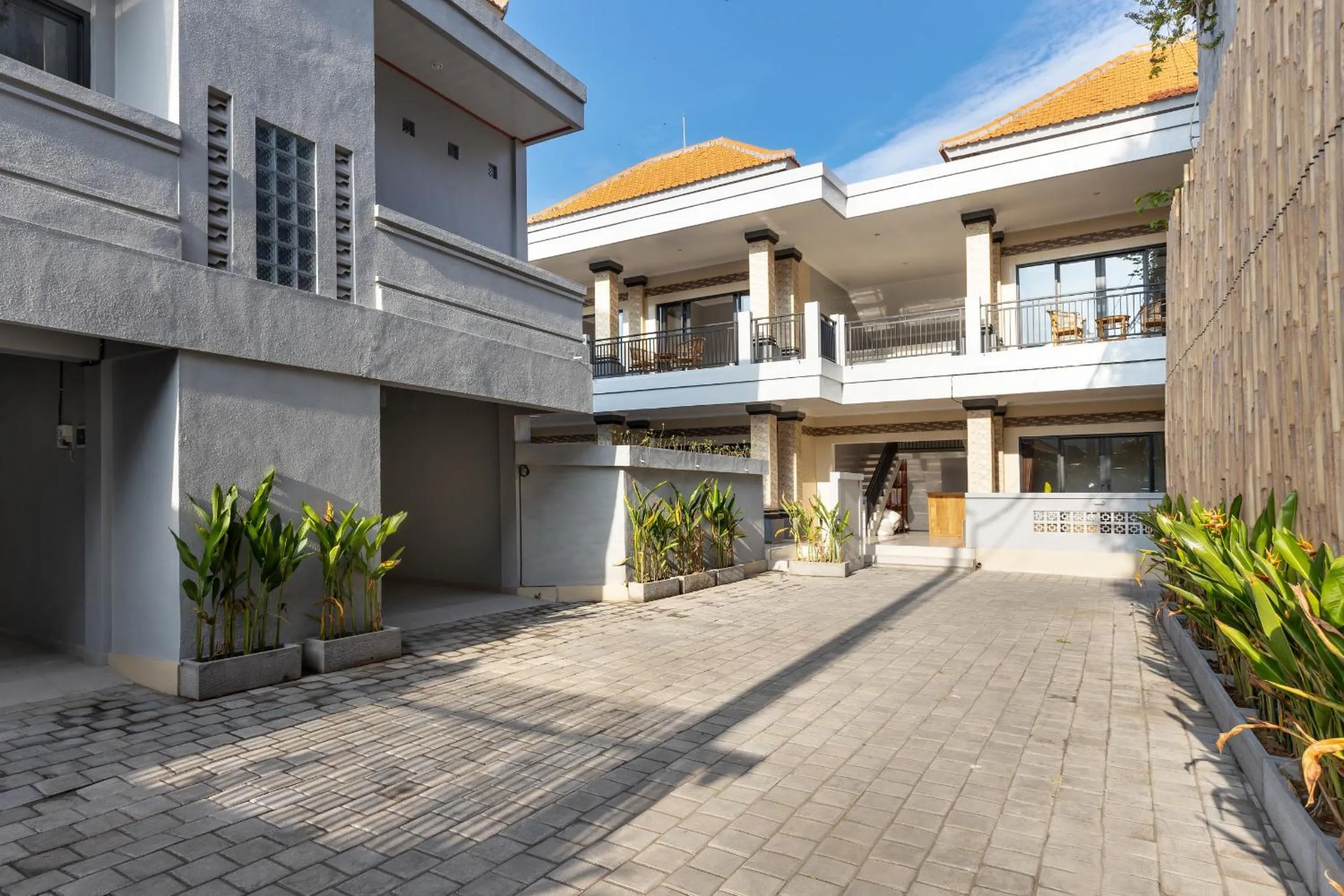 Property building in The Tis Guesthouse and Hostel