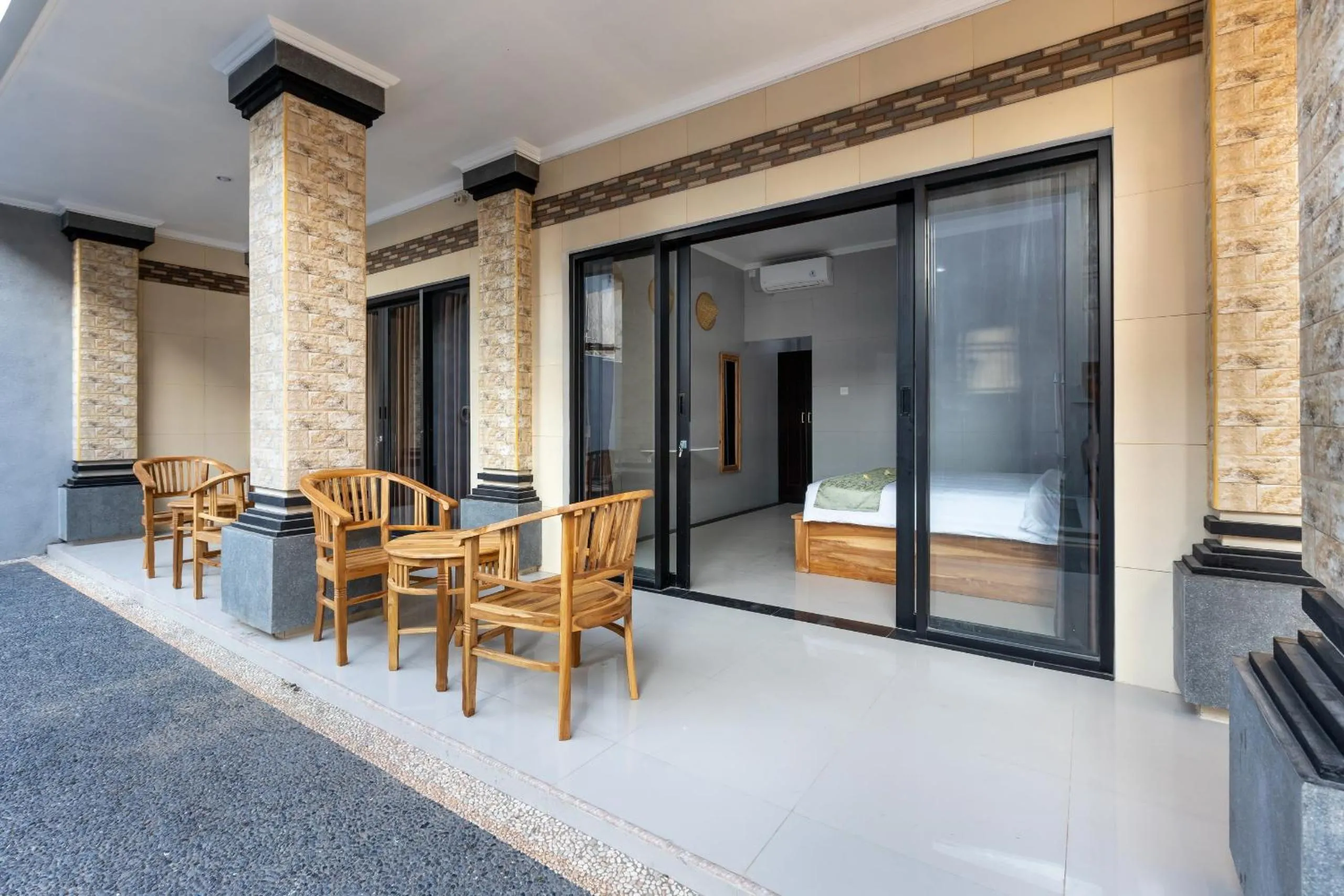 Patio in The Tis Guesthouse and Hostel