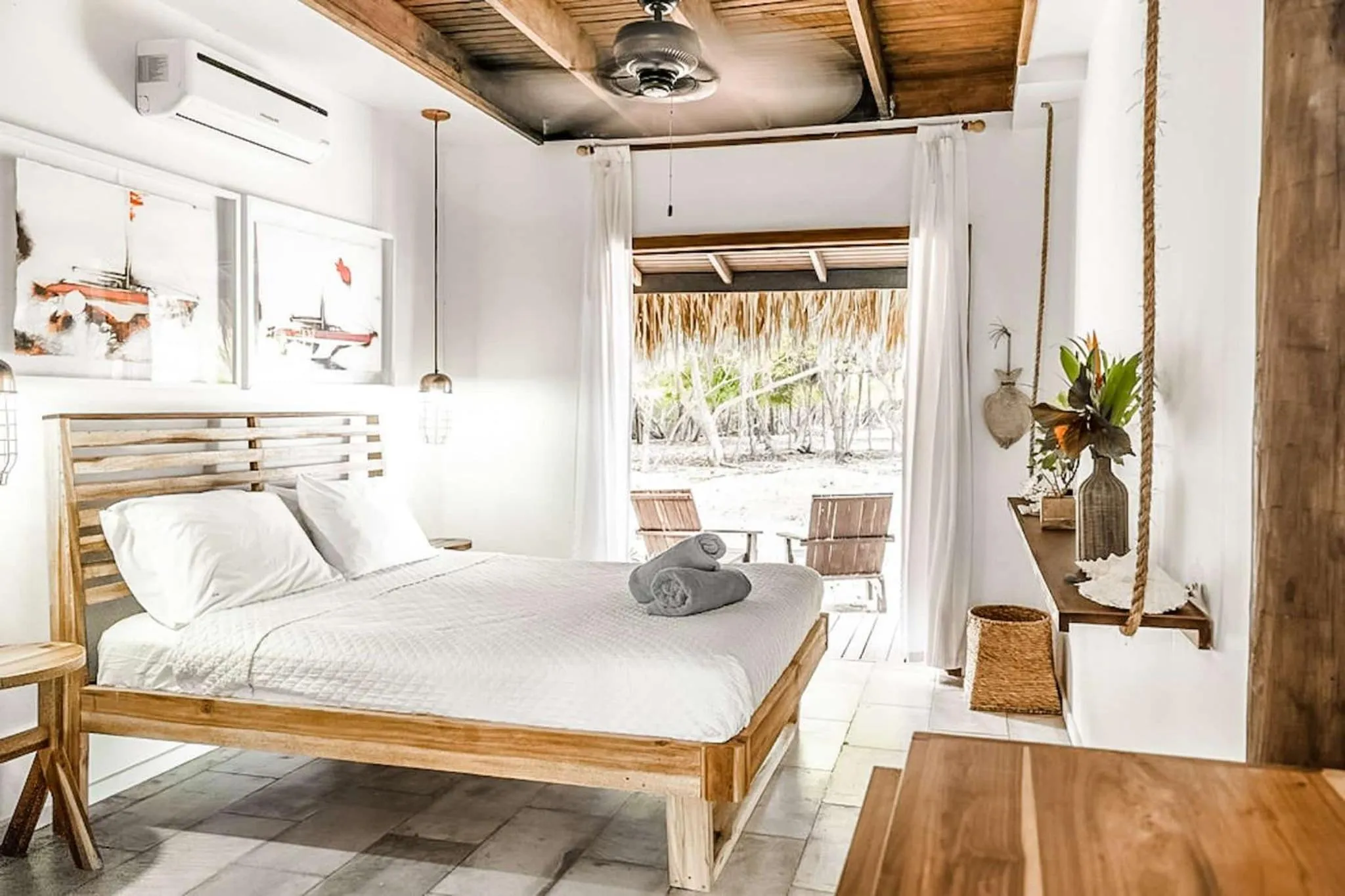 Bed in Camp Bay Lodge