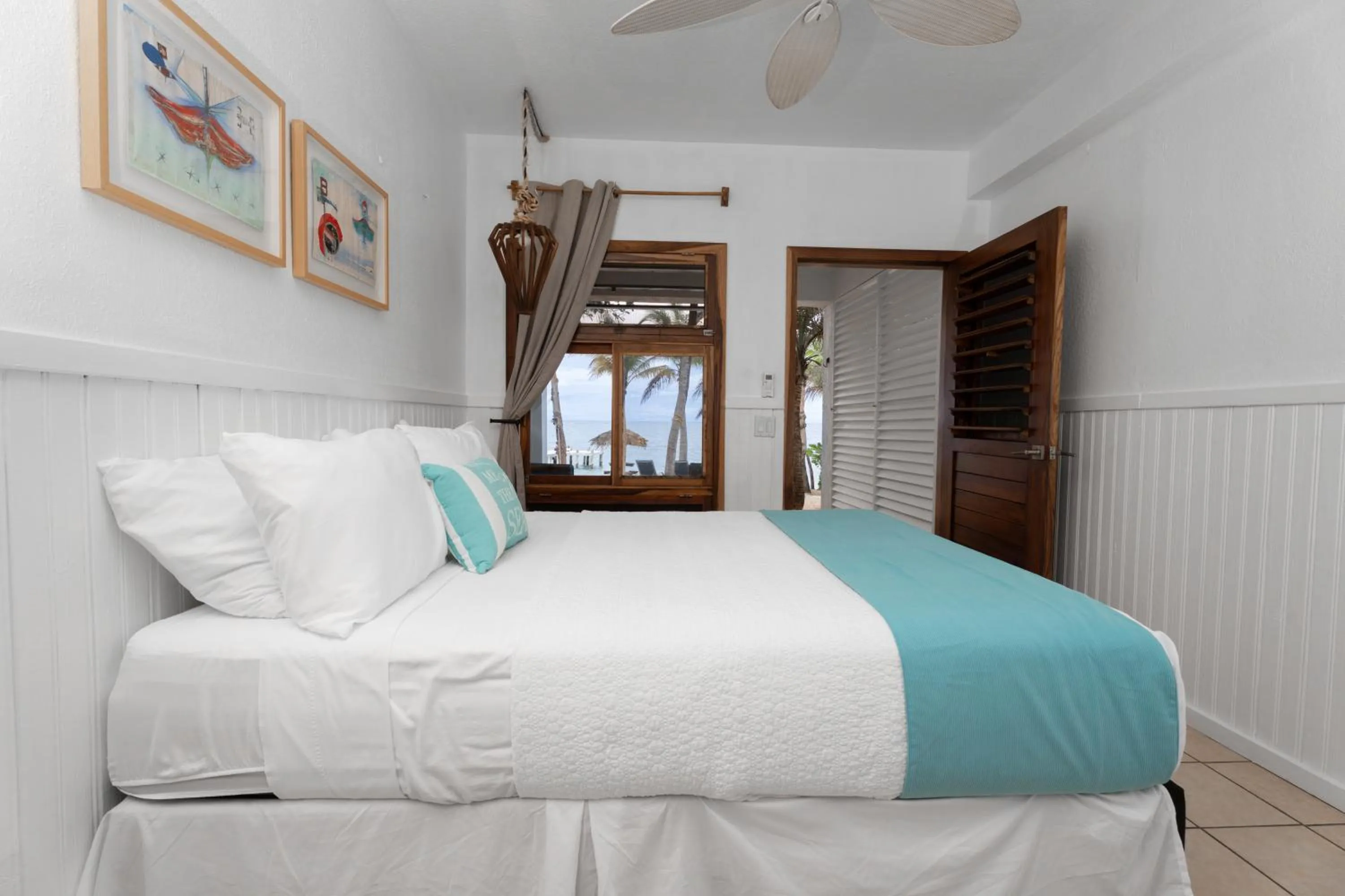 Bed in Camp Bay Lodge