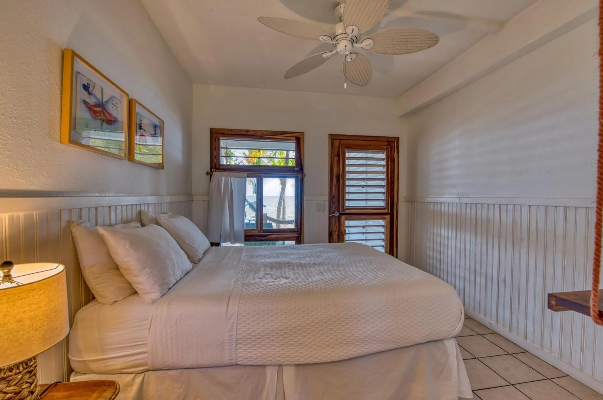 Bed in Camp Bay Lodge