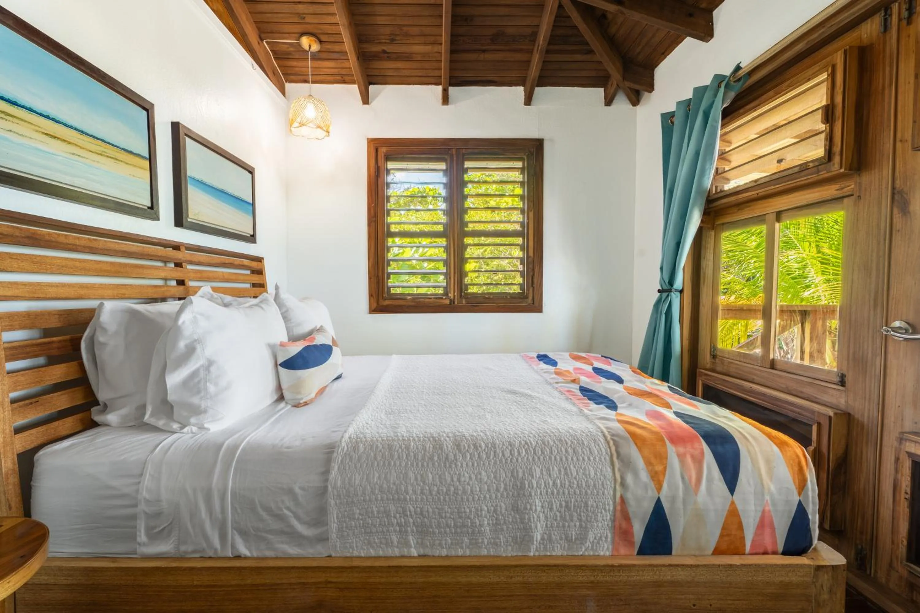 Bed in Camp Bay Lodge