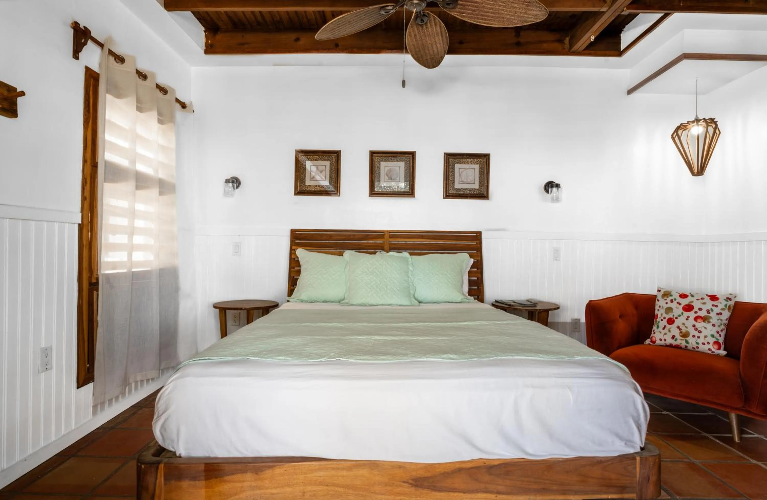 Bed in Camp Bay Lodge