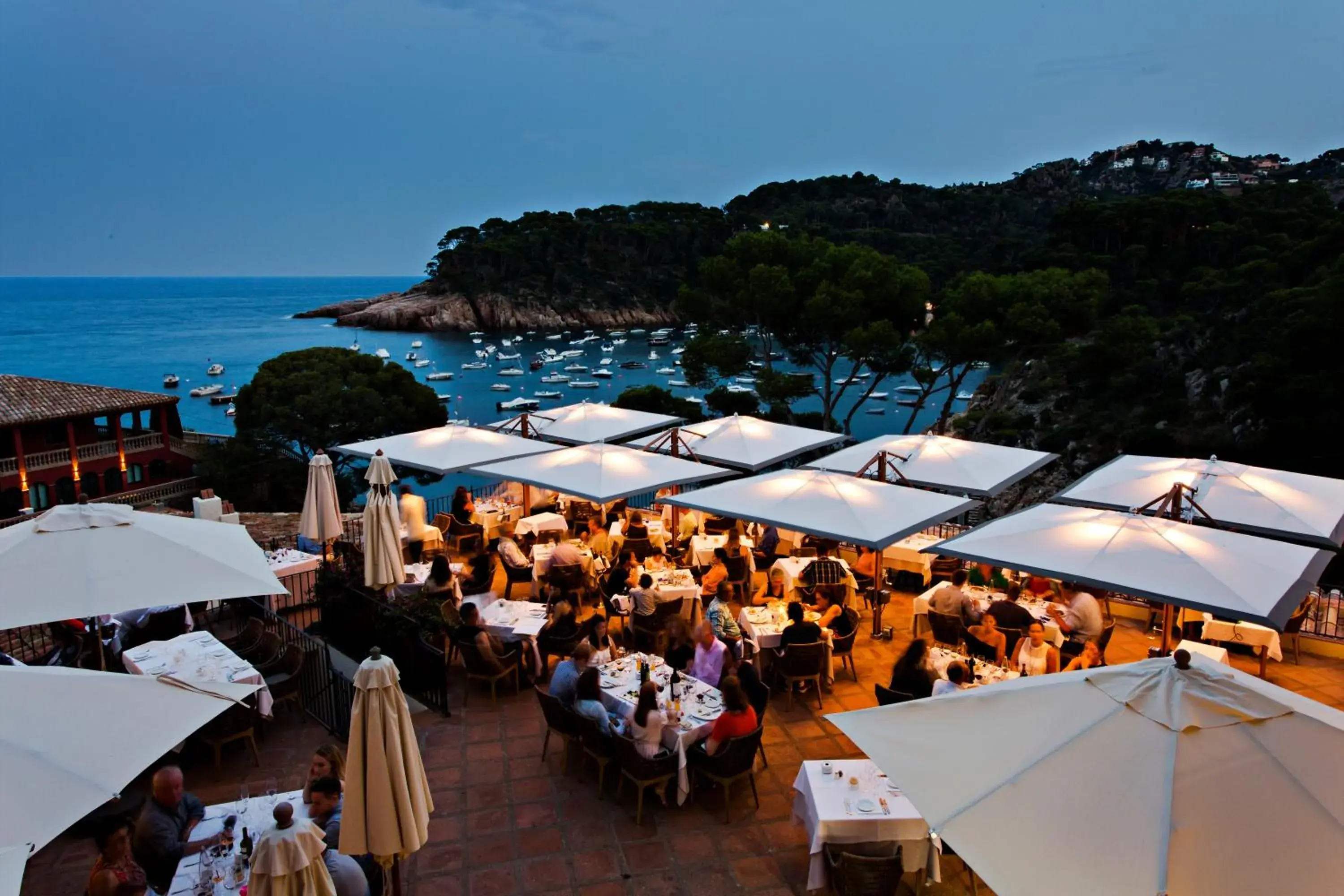 Restaurant/places to eat in Hotel Aigua Blava Restaurant/places to eat in Hotel Aigua Blava