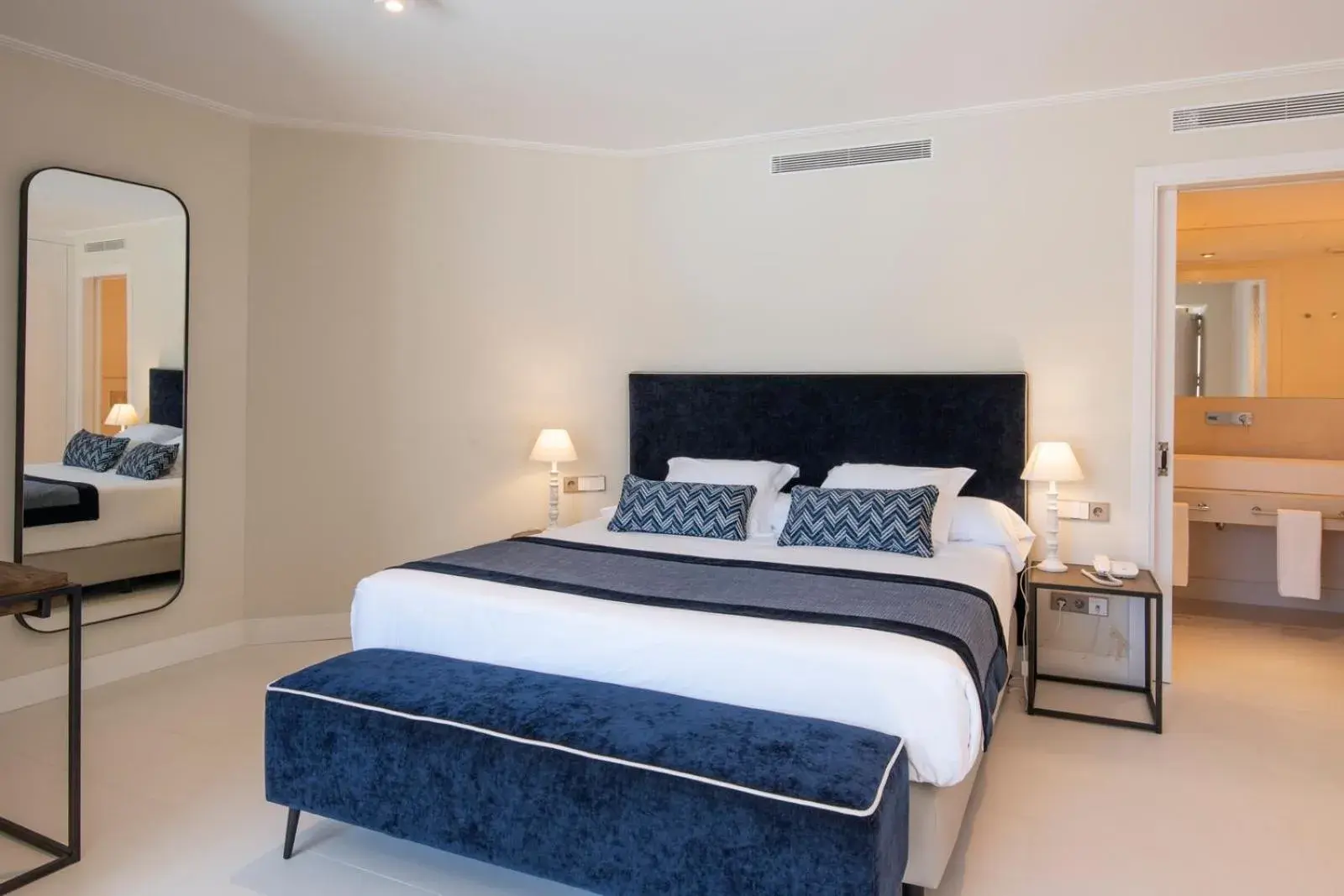 Photo of the whole room, Bed in Hotel Aigua Blava Photo of the whole room, Bed in Hotel Aigua Blava