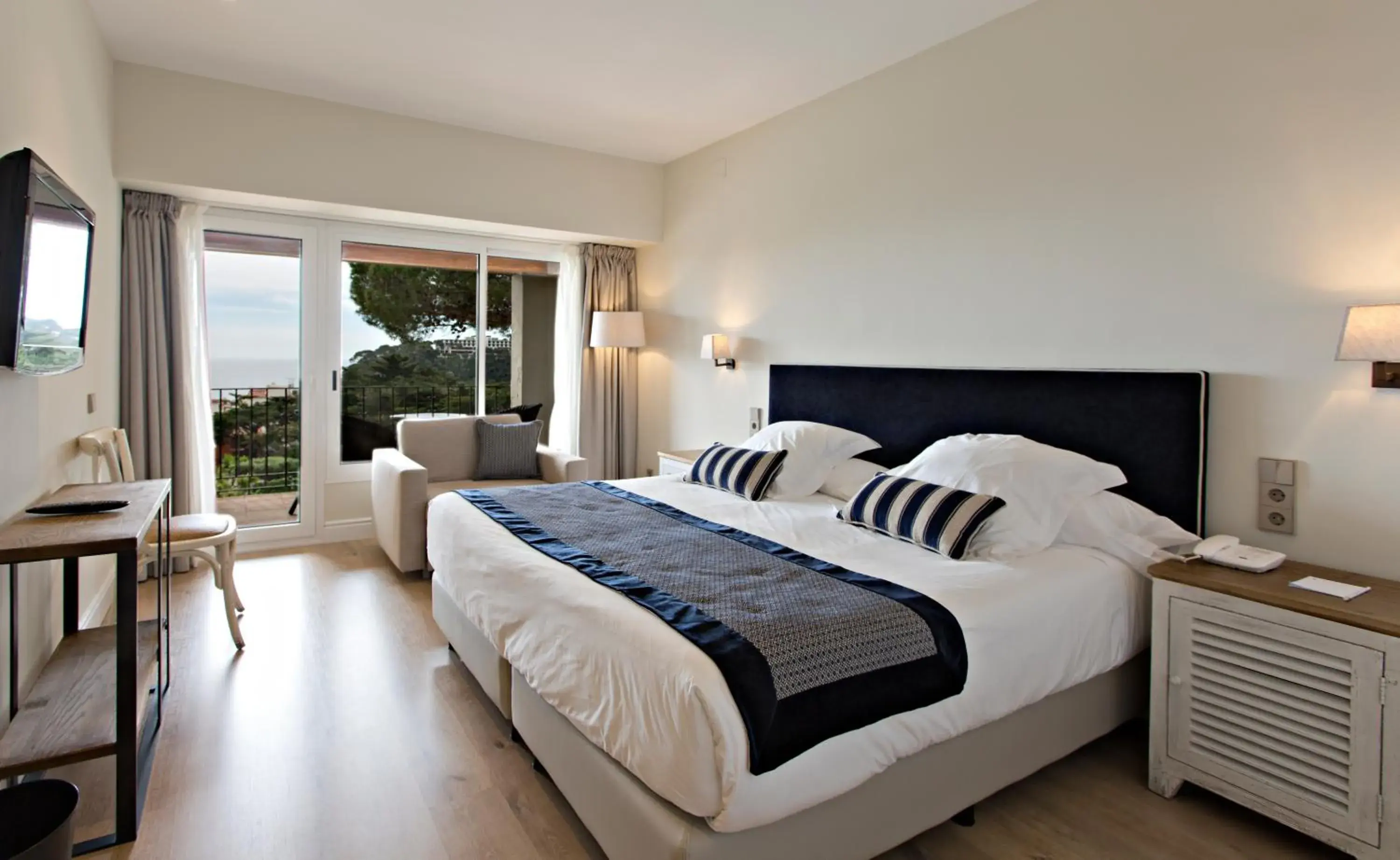 Spring, Bed in Hotel Aigua Blava Spring, Bed in Hotel Aigua Blava