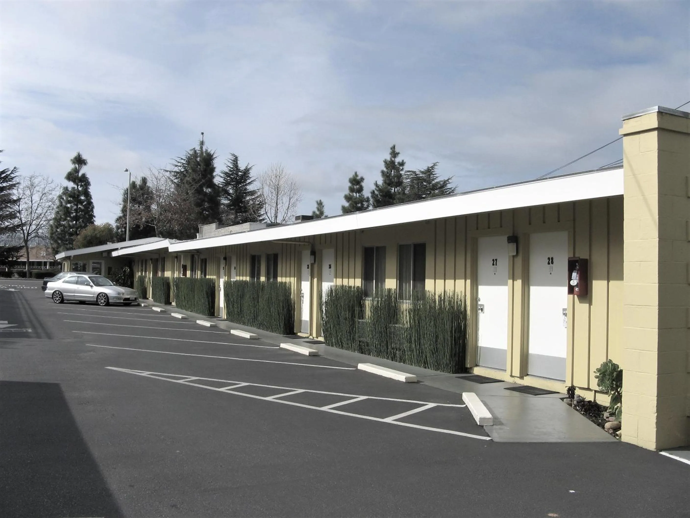 Property building in Palo Alto Lodge