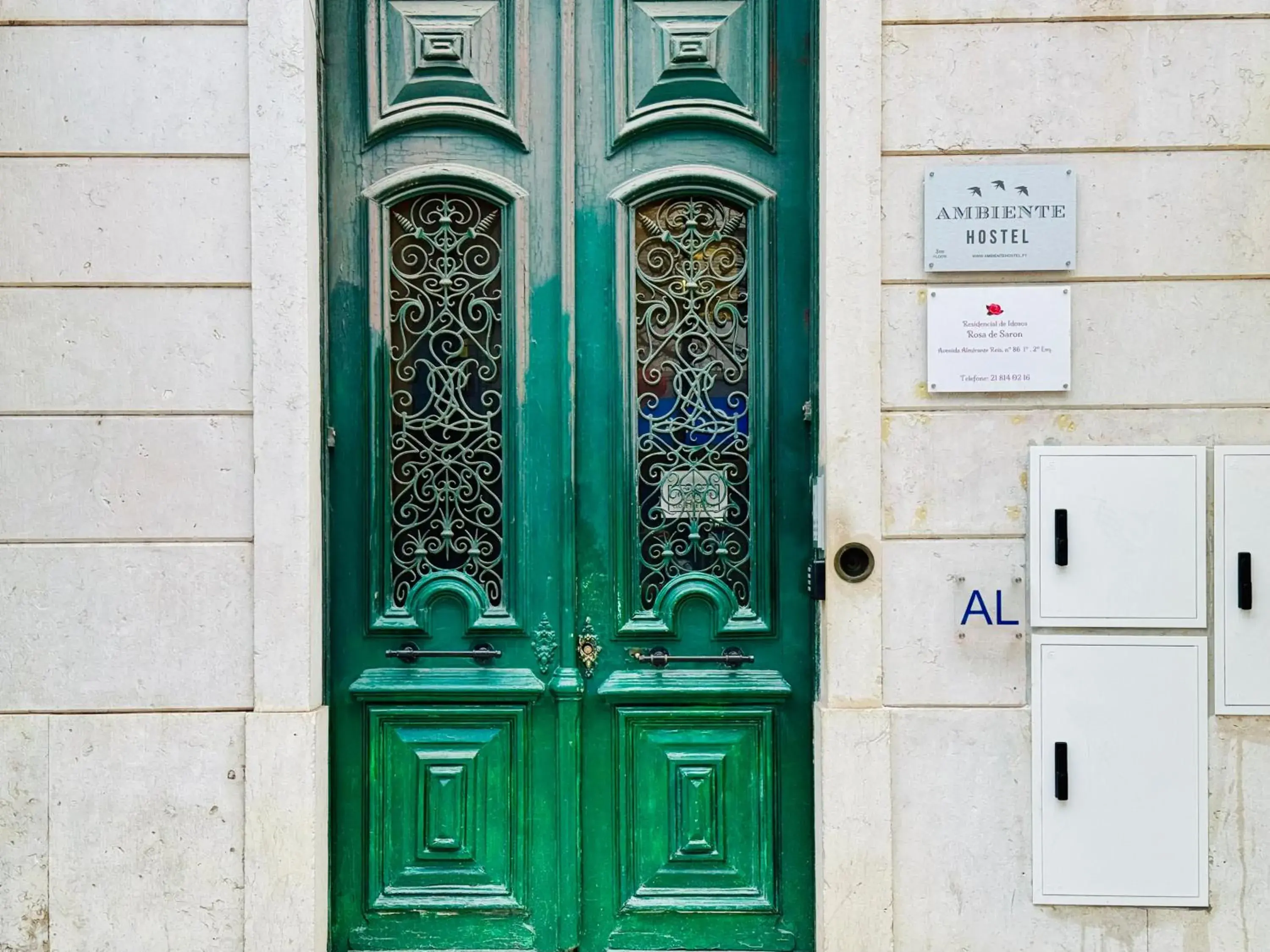 Facade/entrance in Ambiente Hostel Facade/entrance in Ambiente Hostel