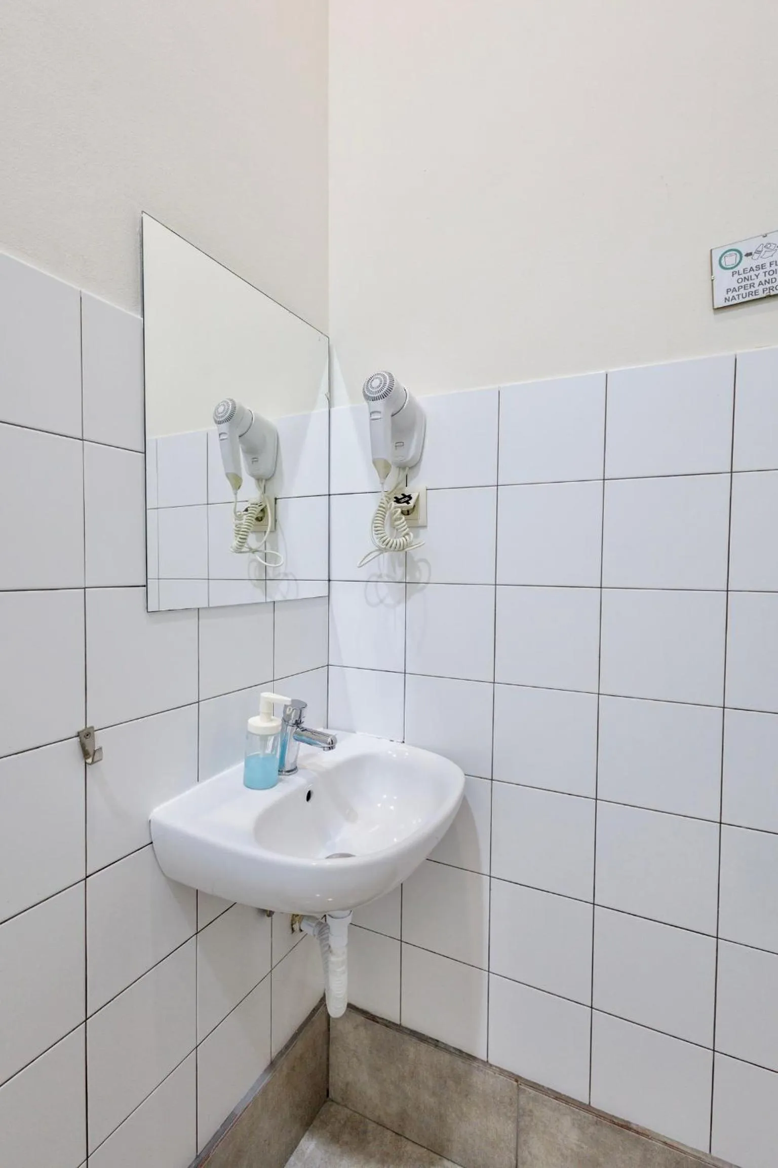 Bathroom in Ambiente Hostel