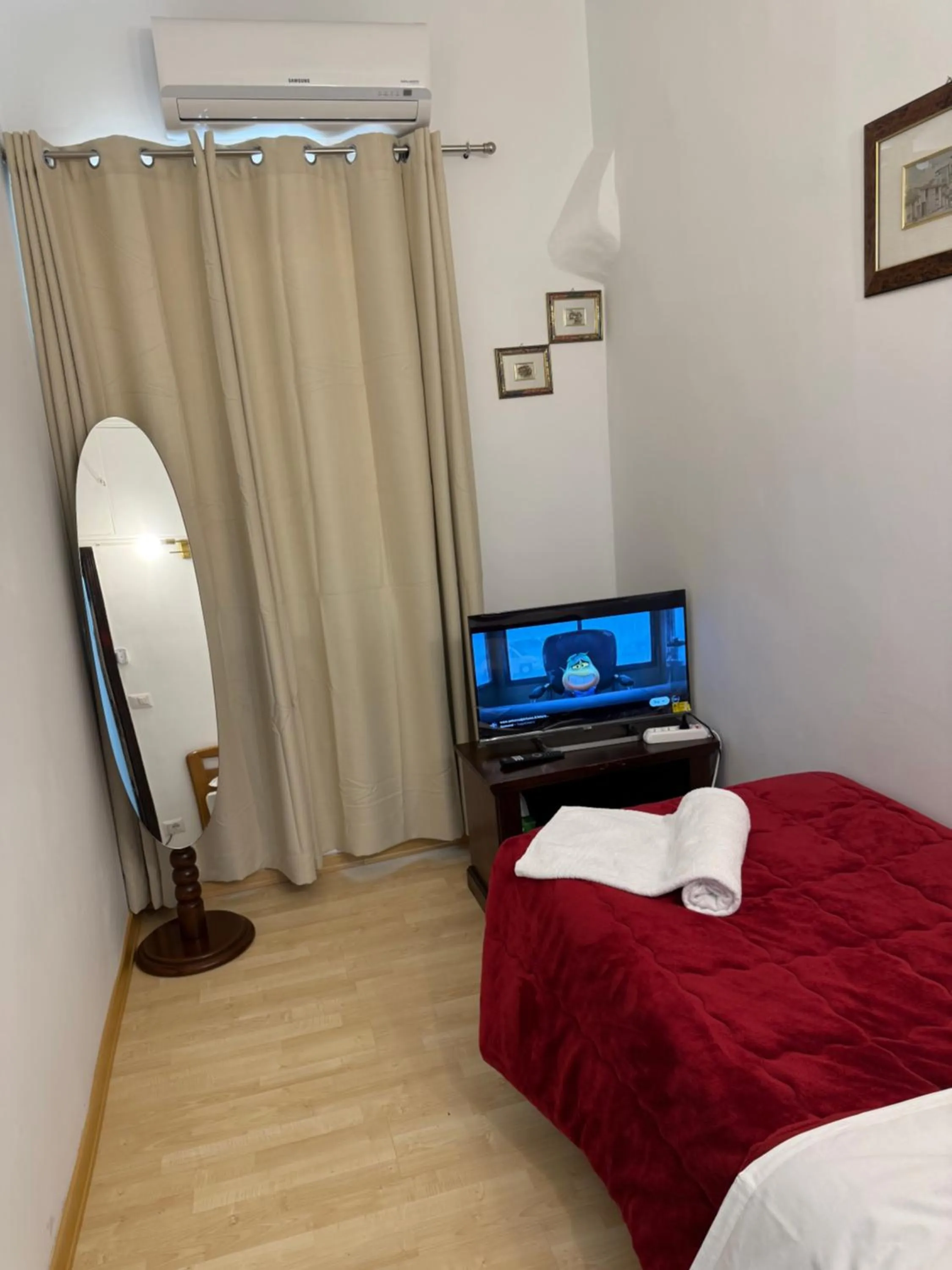 Bed in Two Ducks Hostel